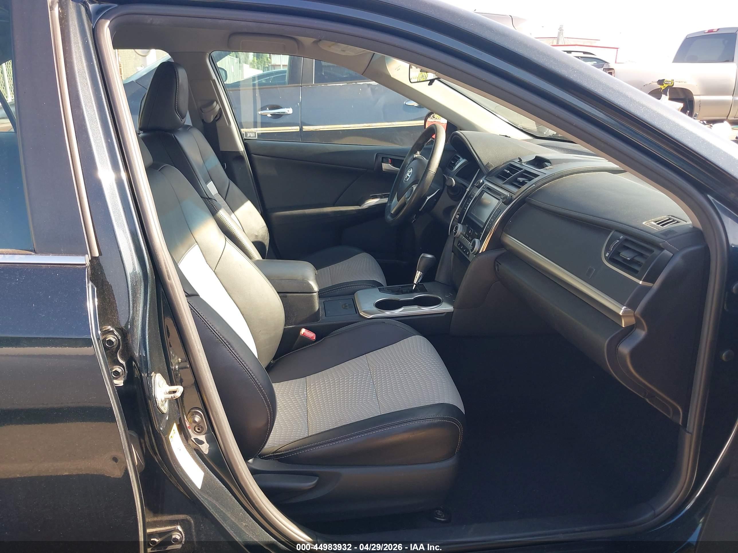 TOYOTA CAMRY image 5