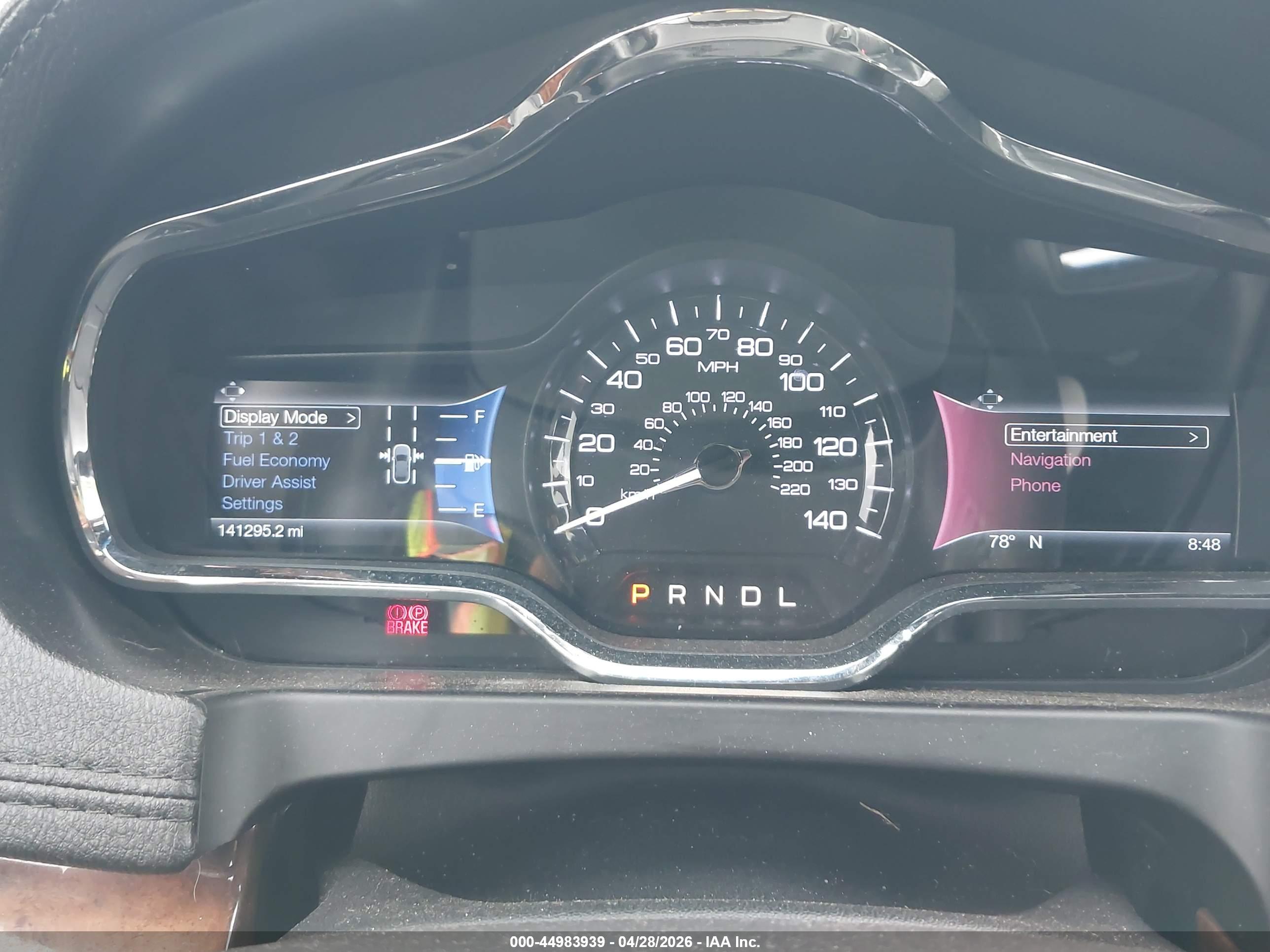 LINCOLN MKT image 7