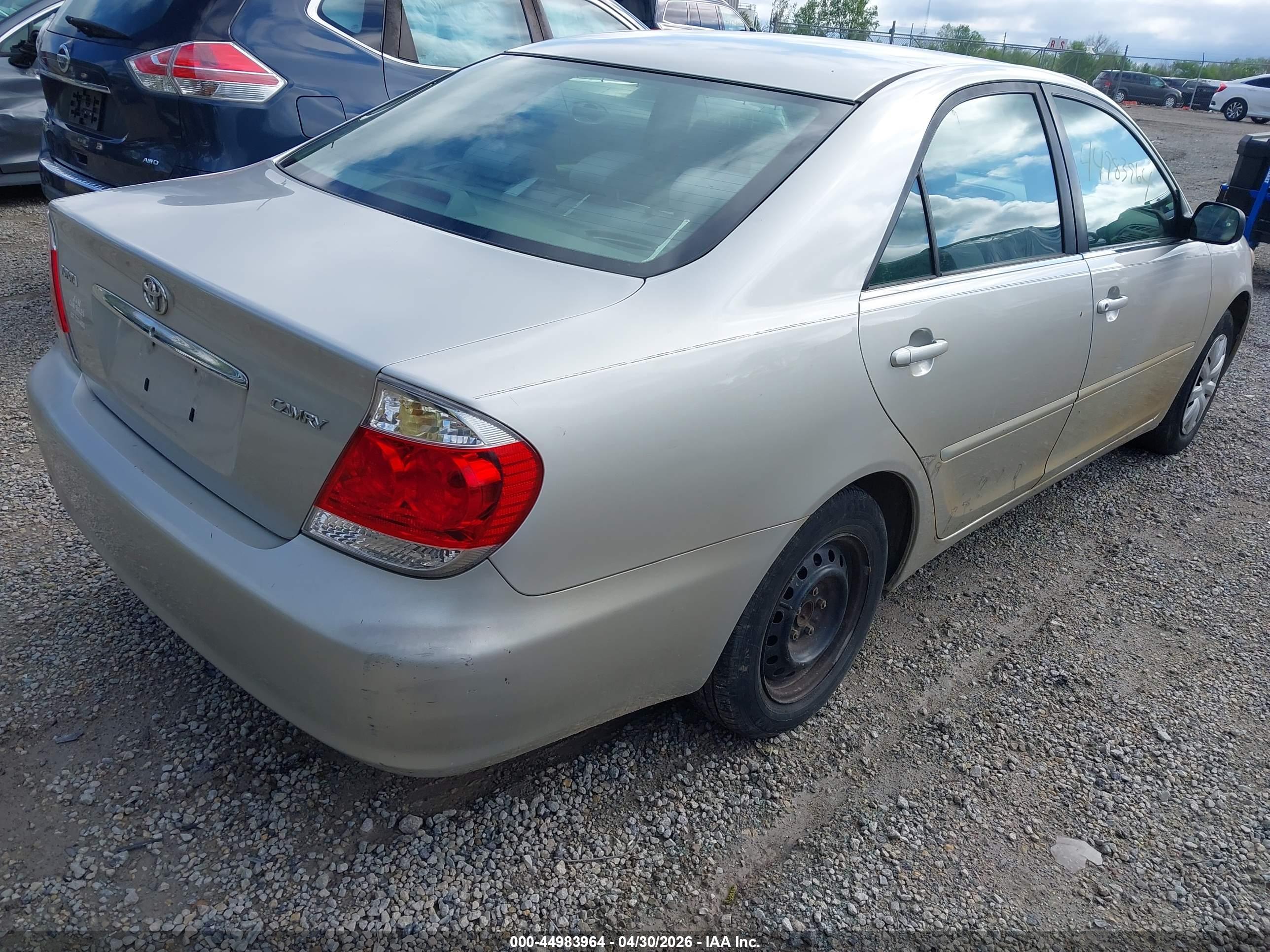 TOYOTA CAMRY image 4
