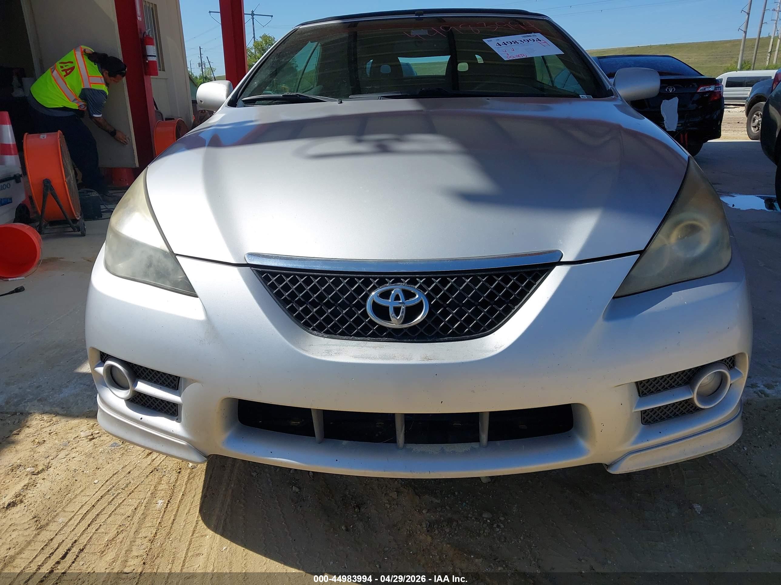 TOYOTA CAMRY image 6