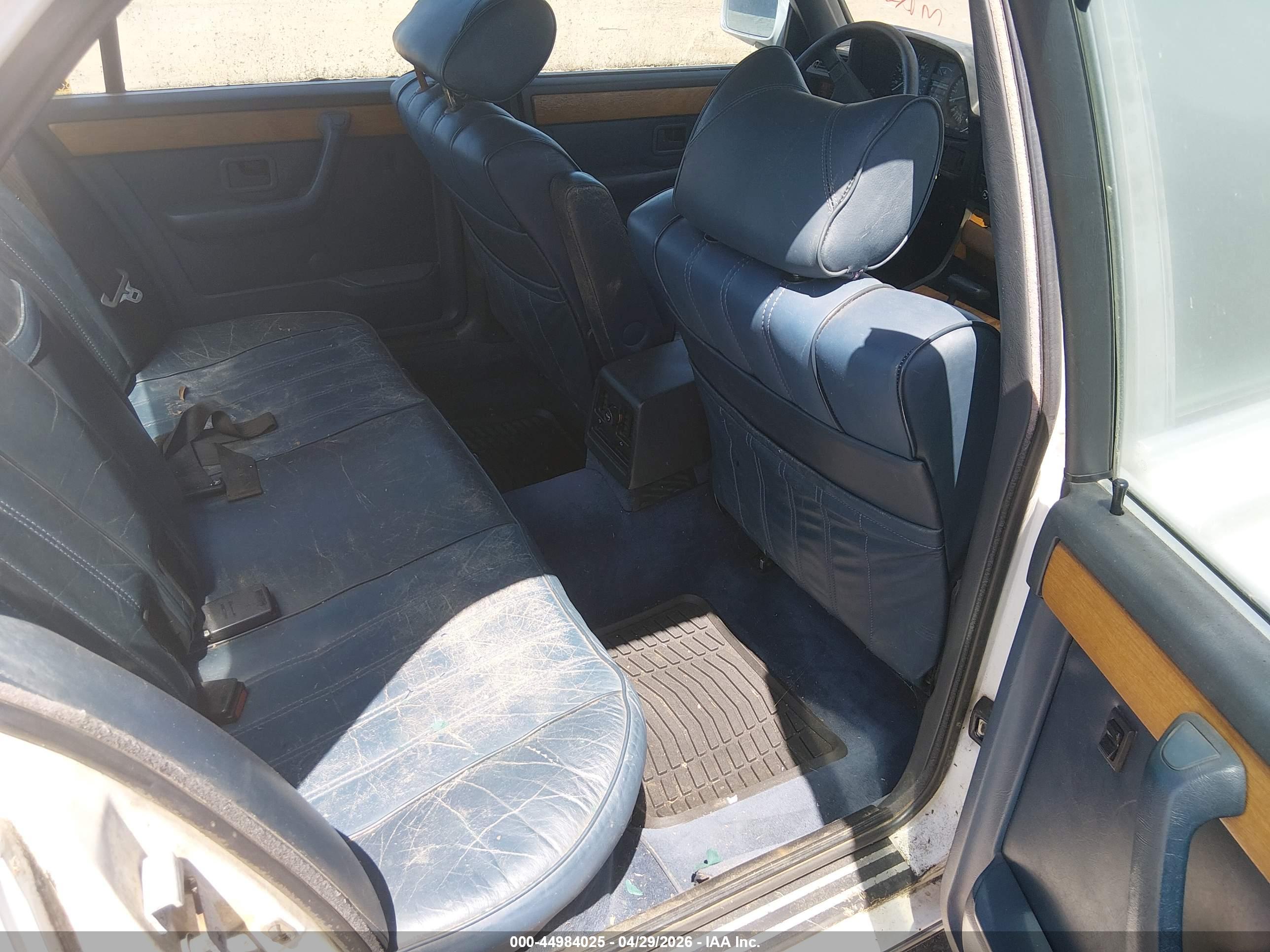BMW 733 image 8