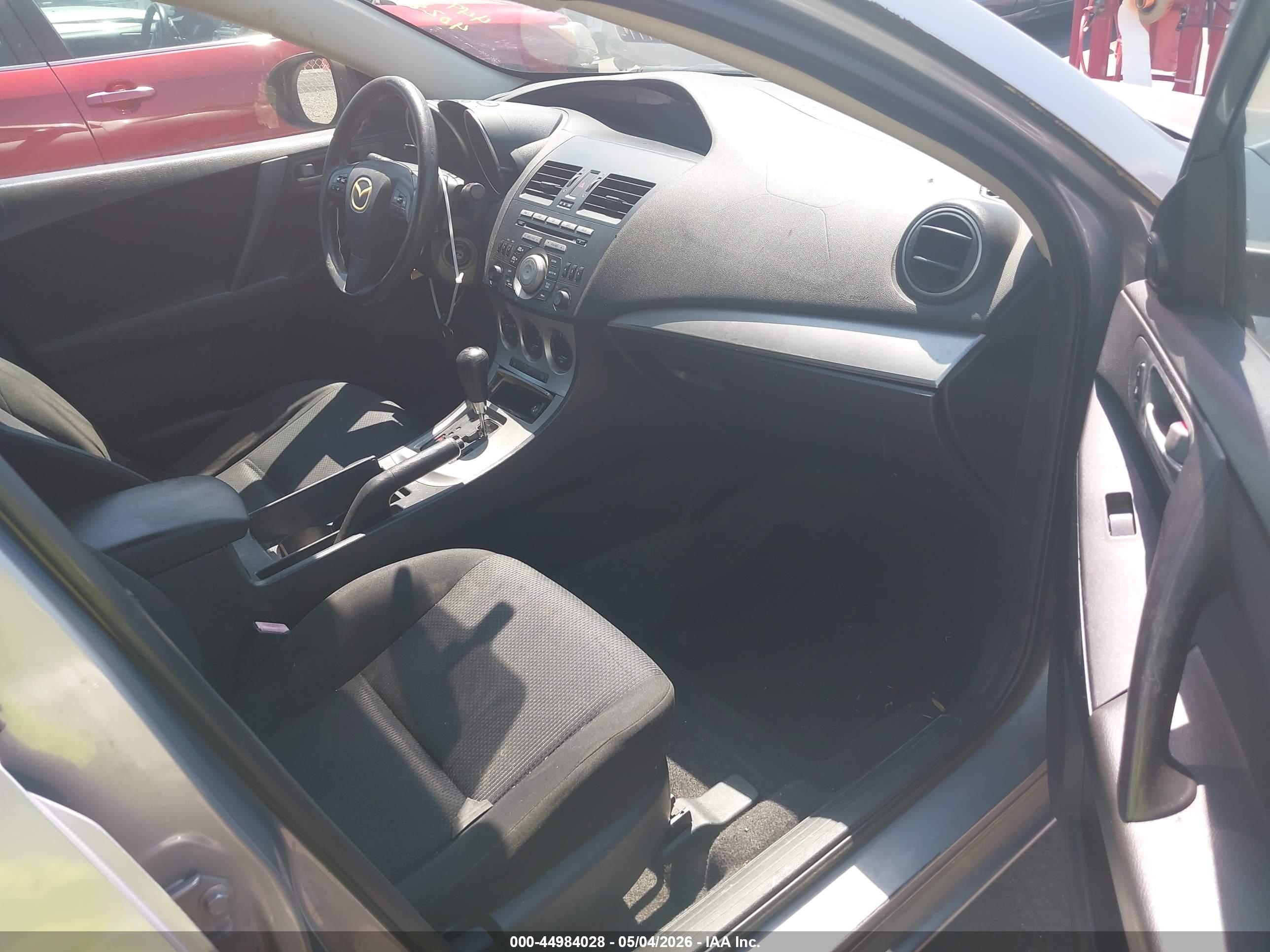 MAZDA MAZDA3 image 5