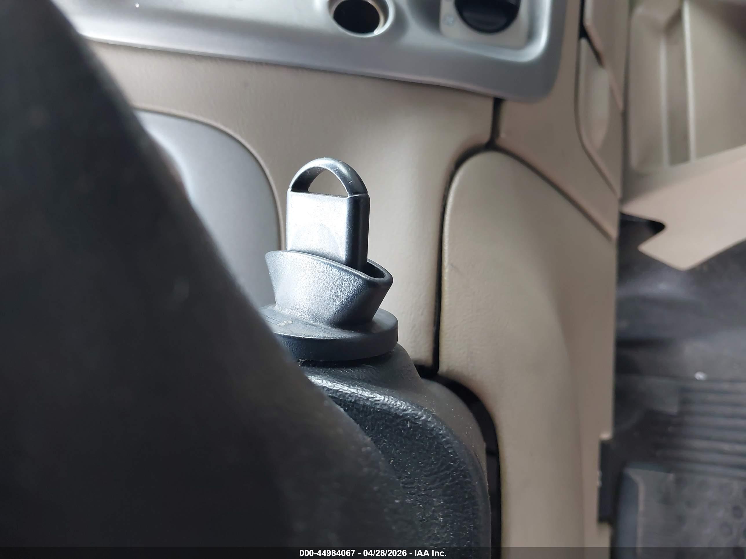 FORD EXPLORER image 11