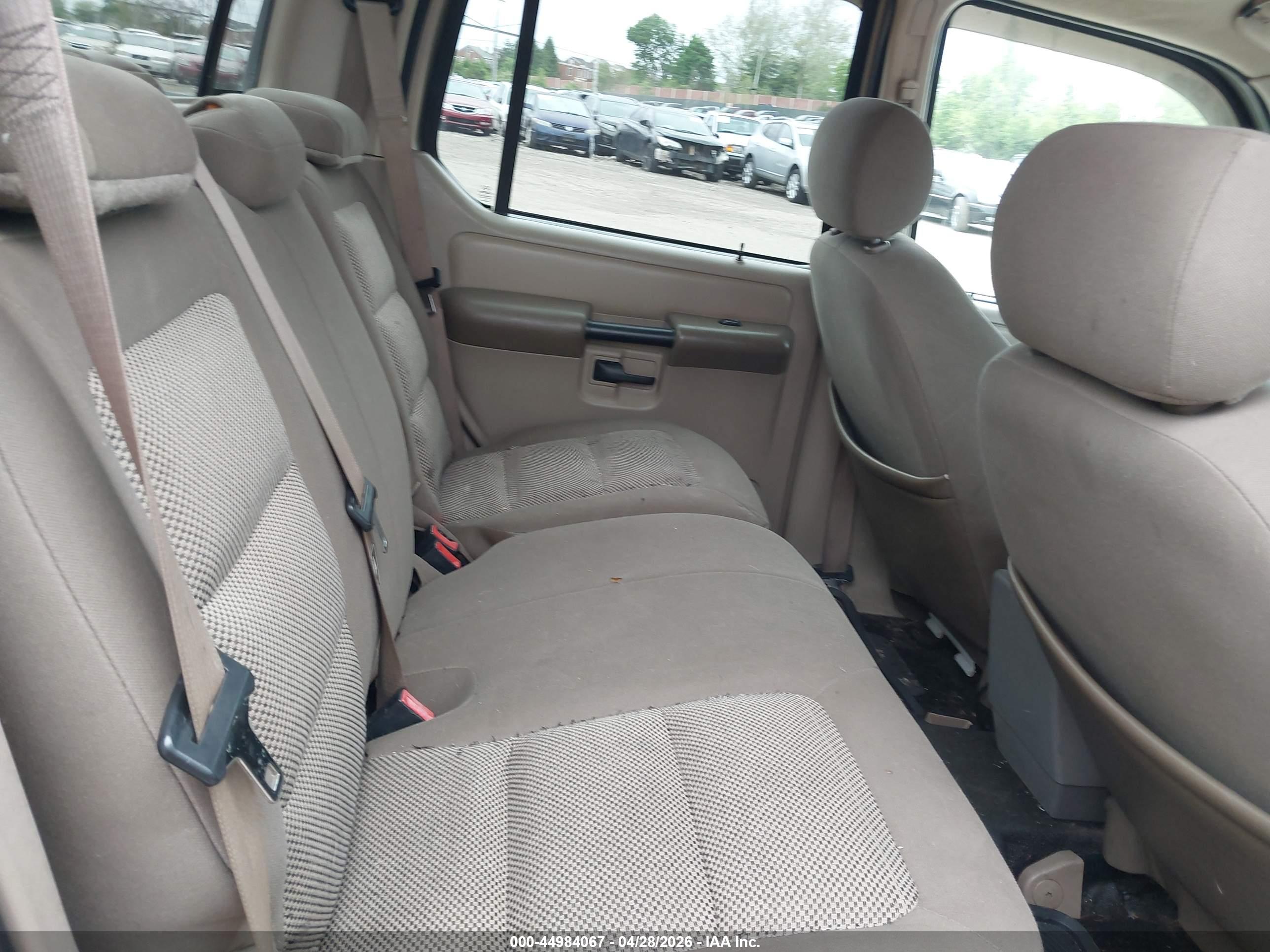 FORD EXPLORER image 8