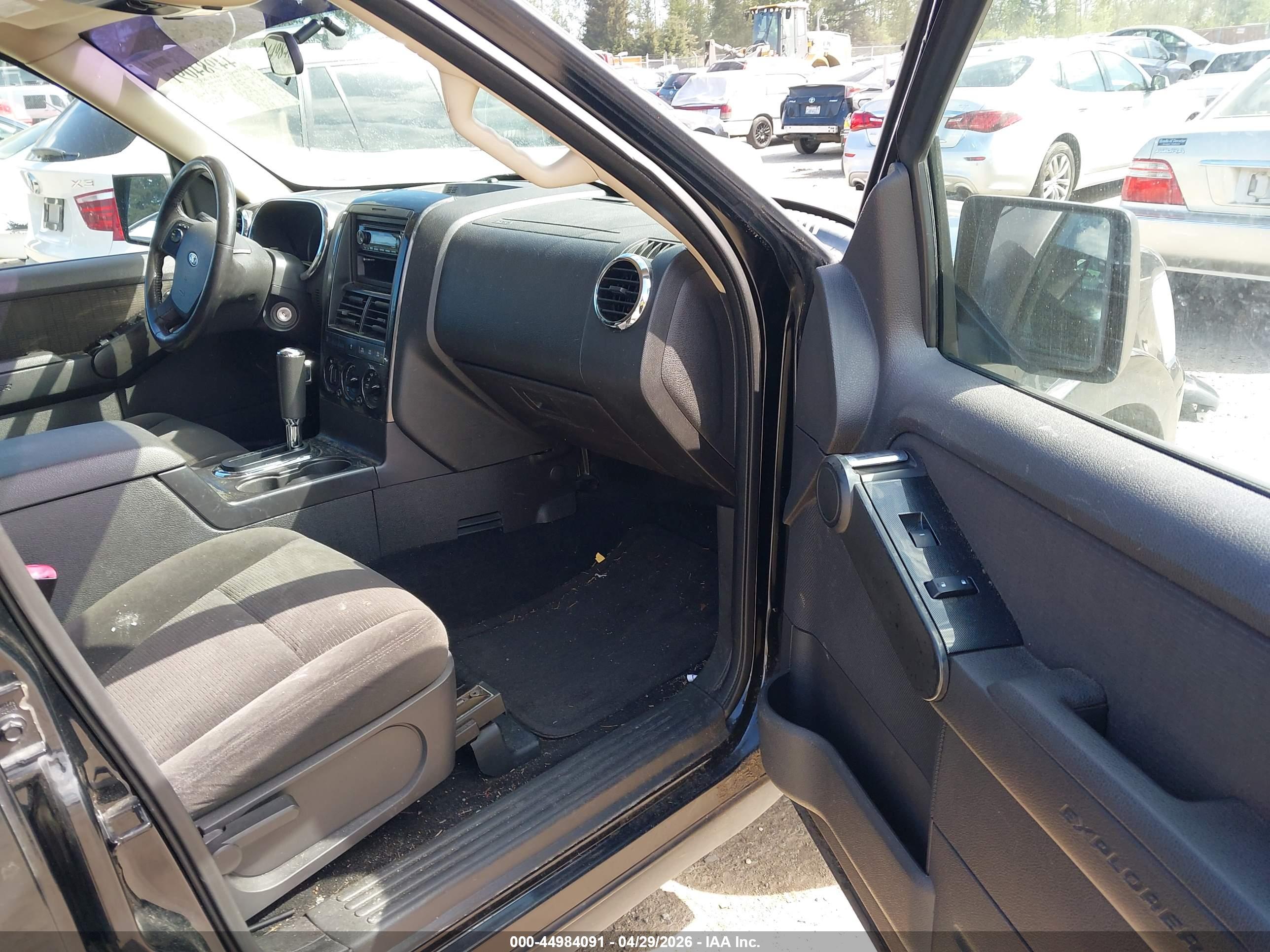 FORD EXPLORER image 5