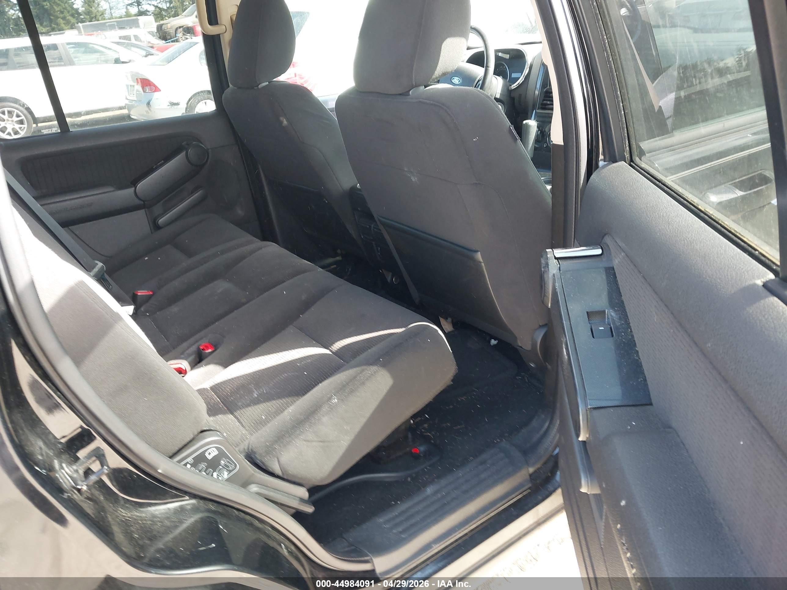 FORD EXPLORER image 8