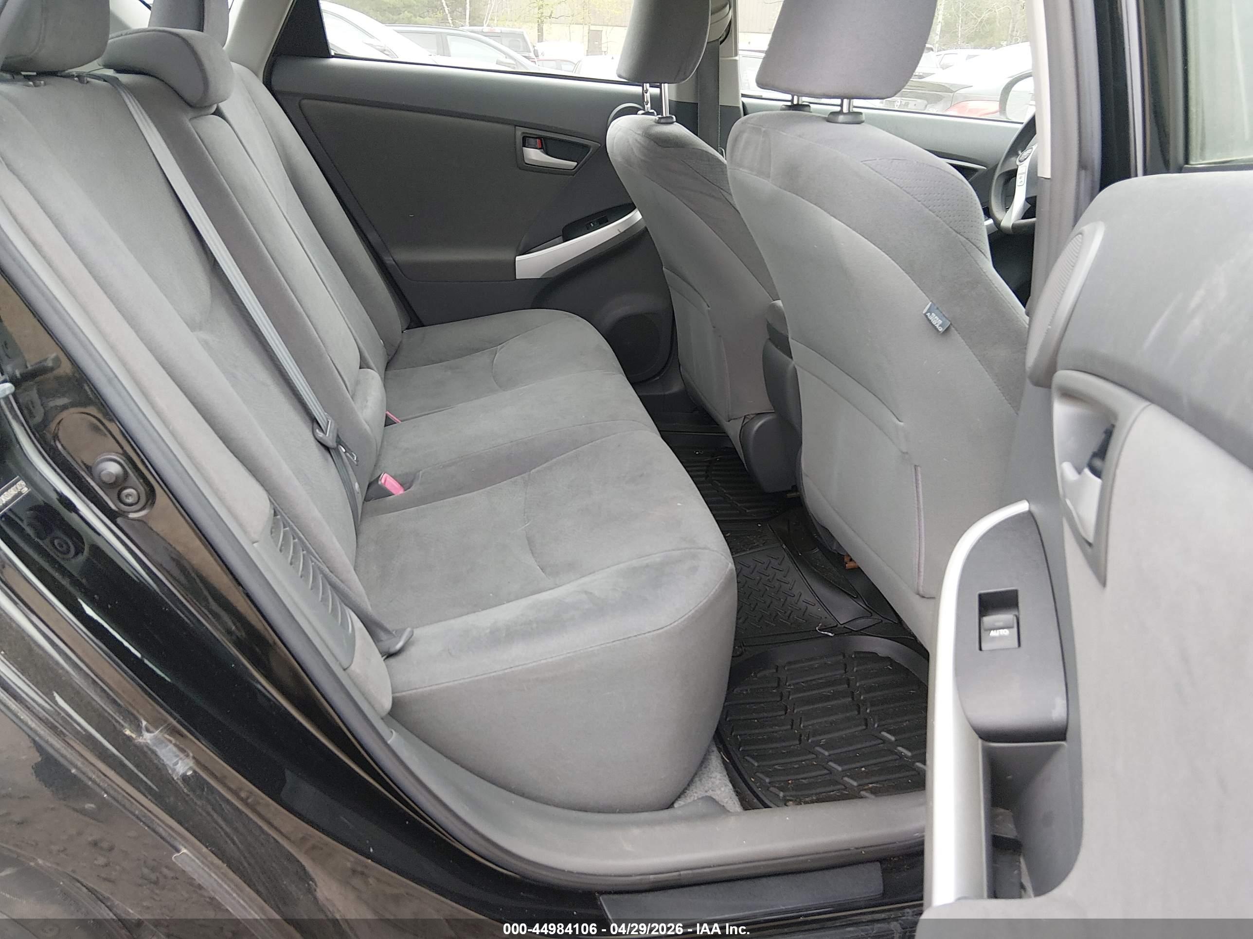 TOYOTA PRIUS image 8