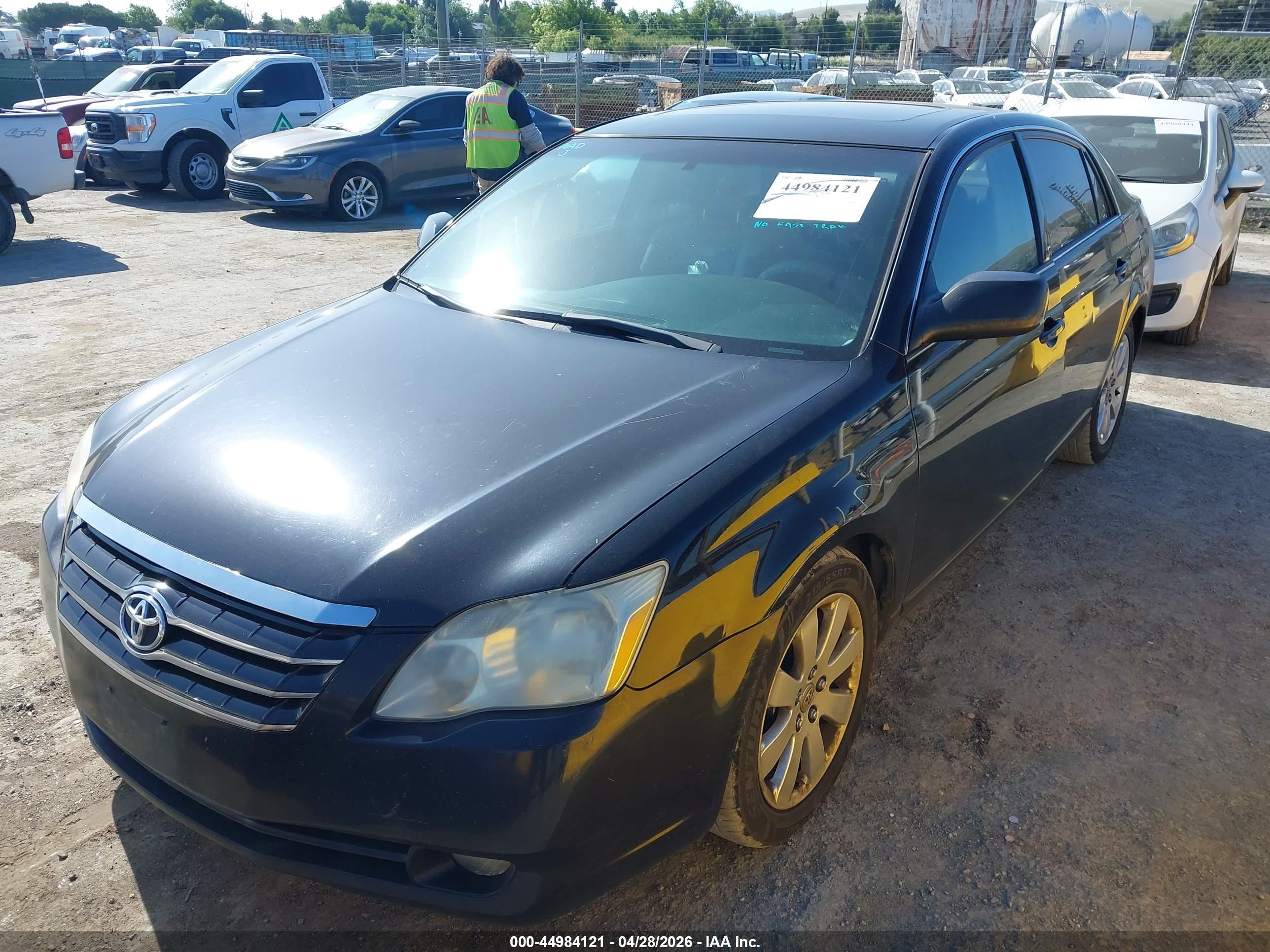 TOYOTA AVALON image 2
