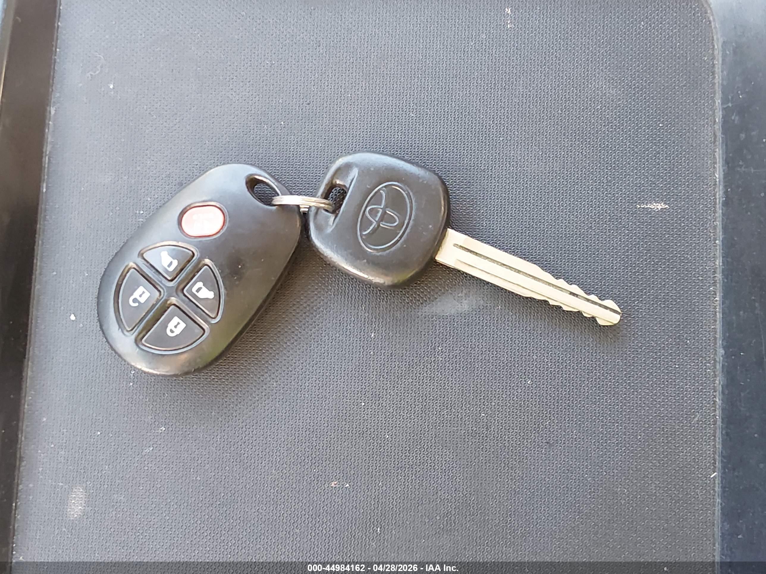 TOYOTA SIENNA image 11