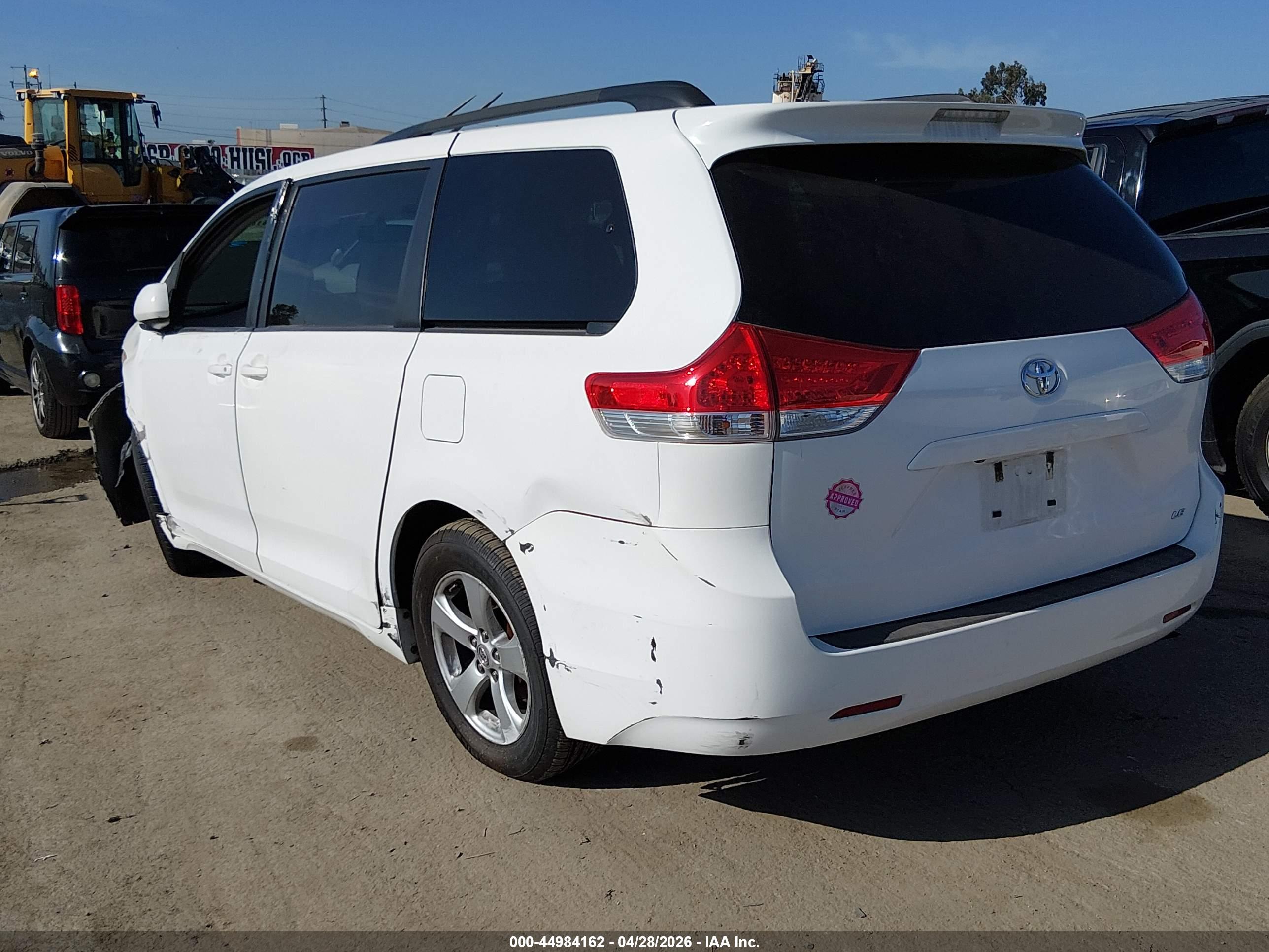 TOYOTA SIENNA image 3