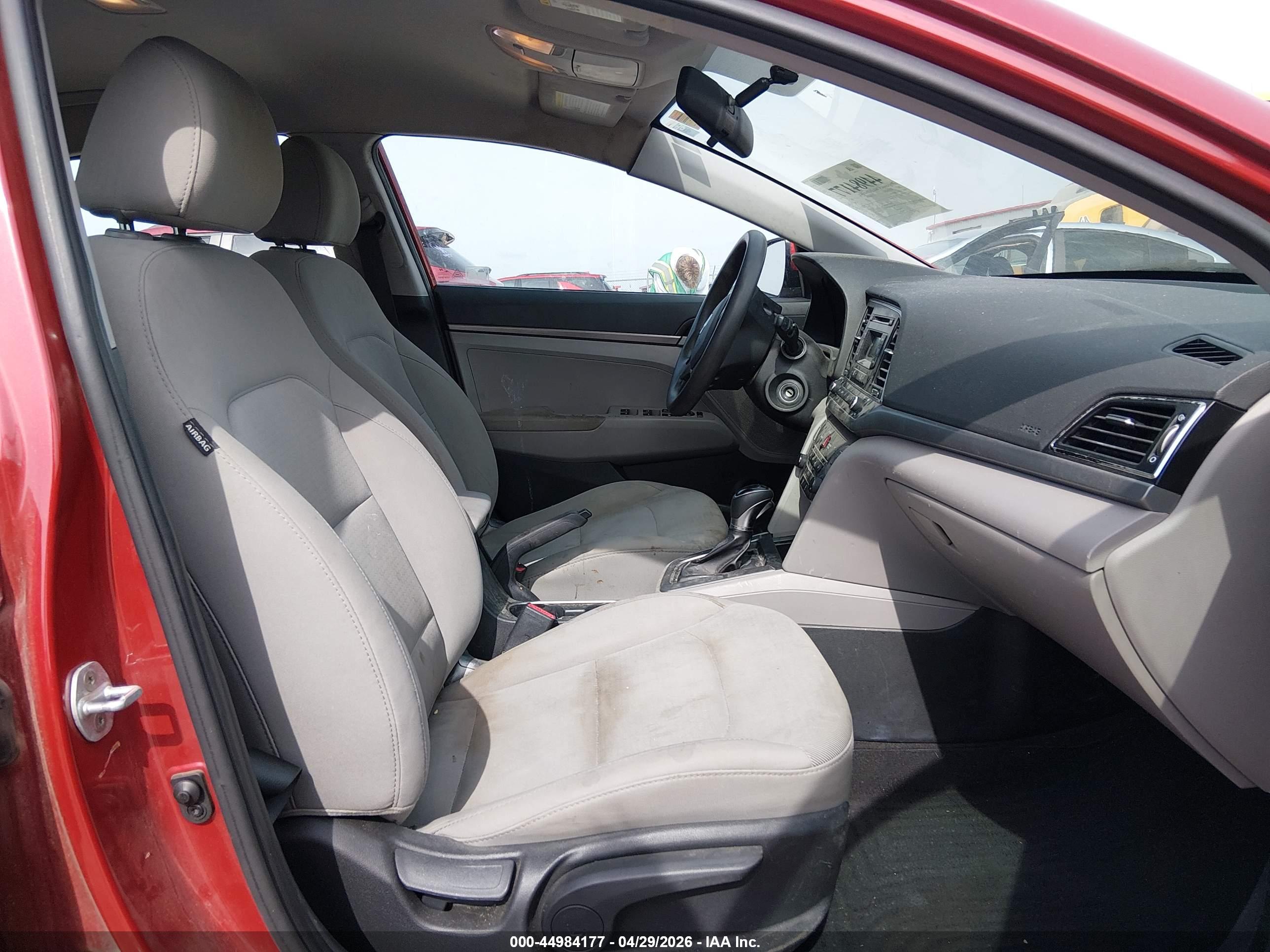 HYUNDAI ELANTRA image 5