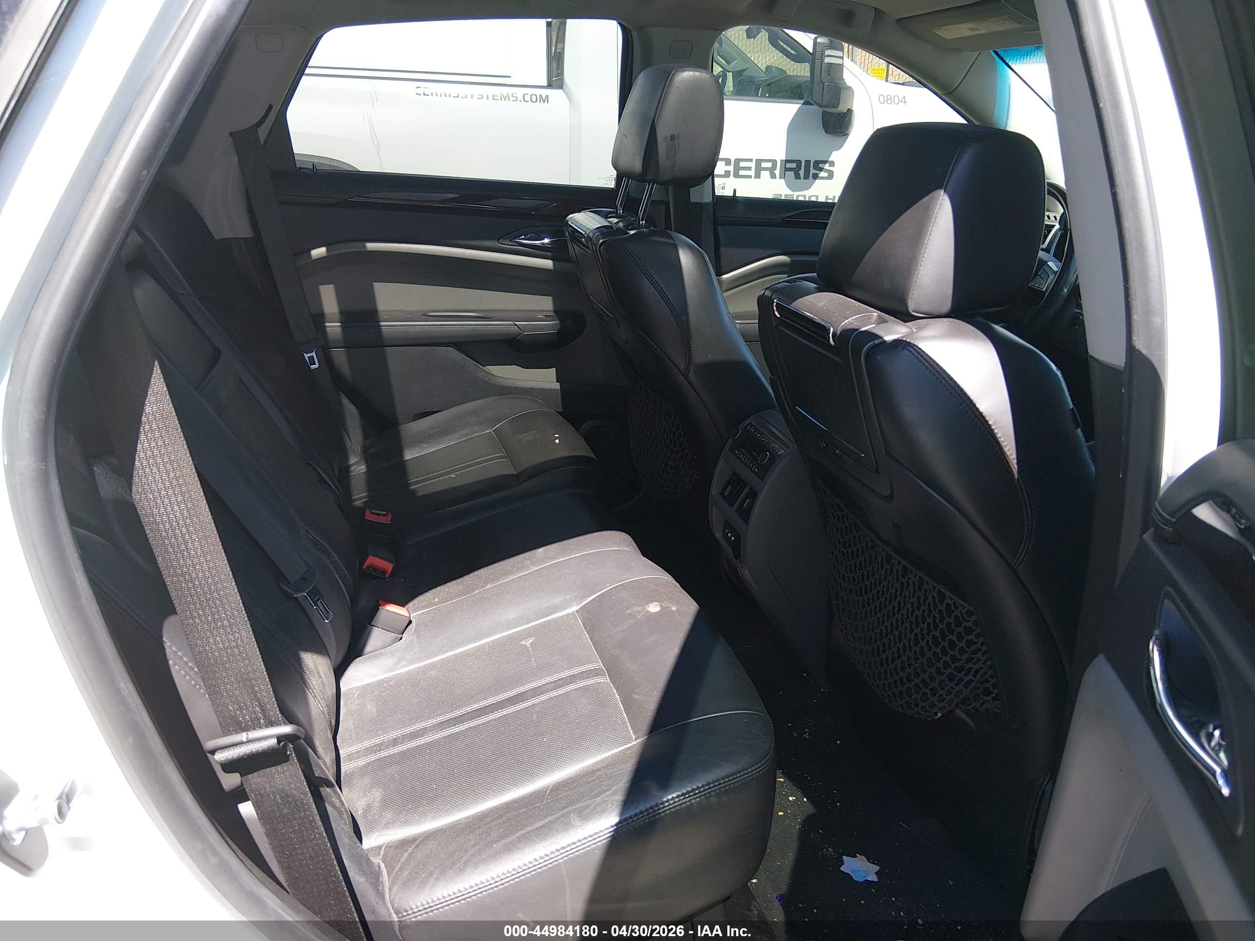 CADILLAC SRX image 8