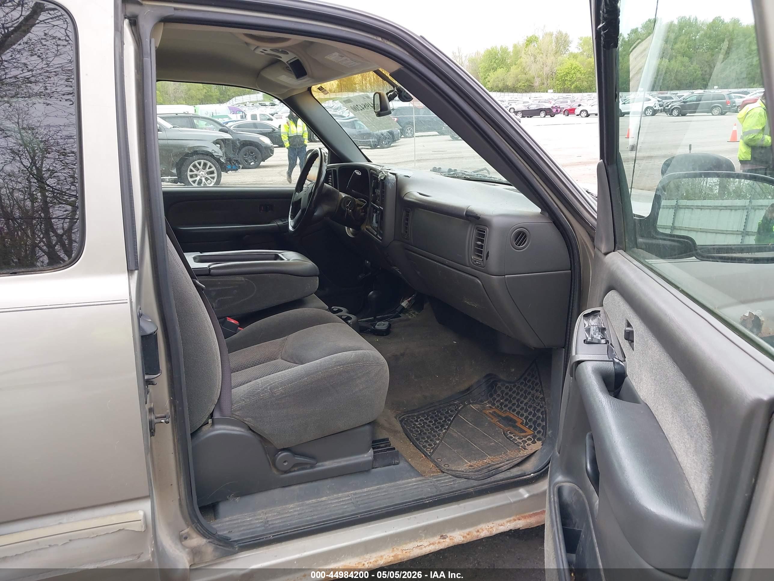CHEVROLET SILVERADO image 5
