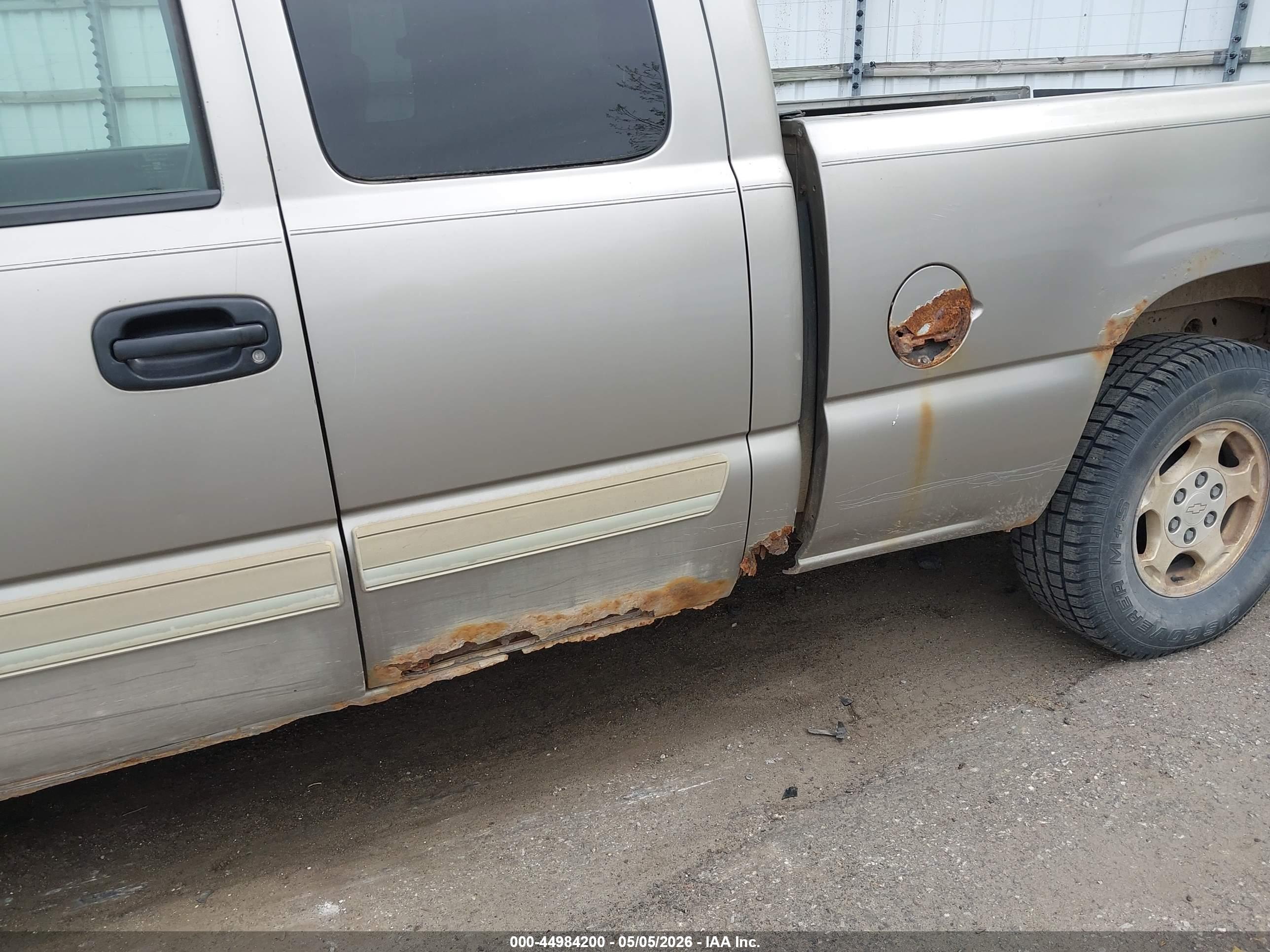 CHEVROLET SILVERADO image 6