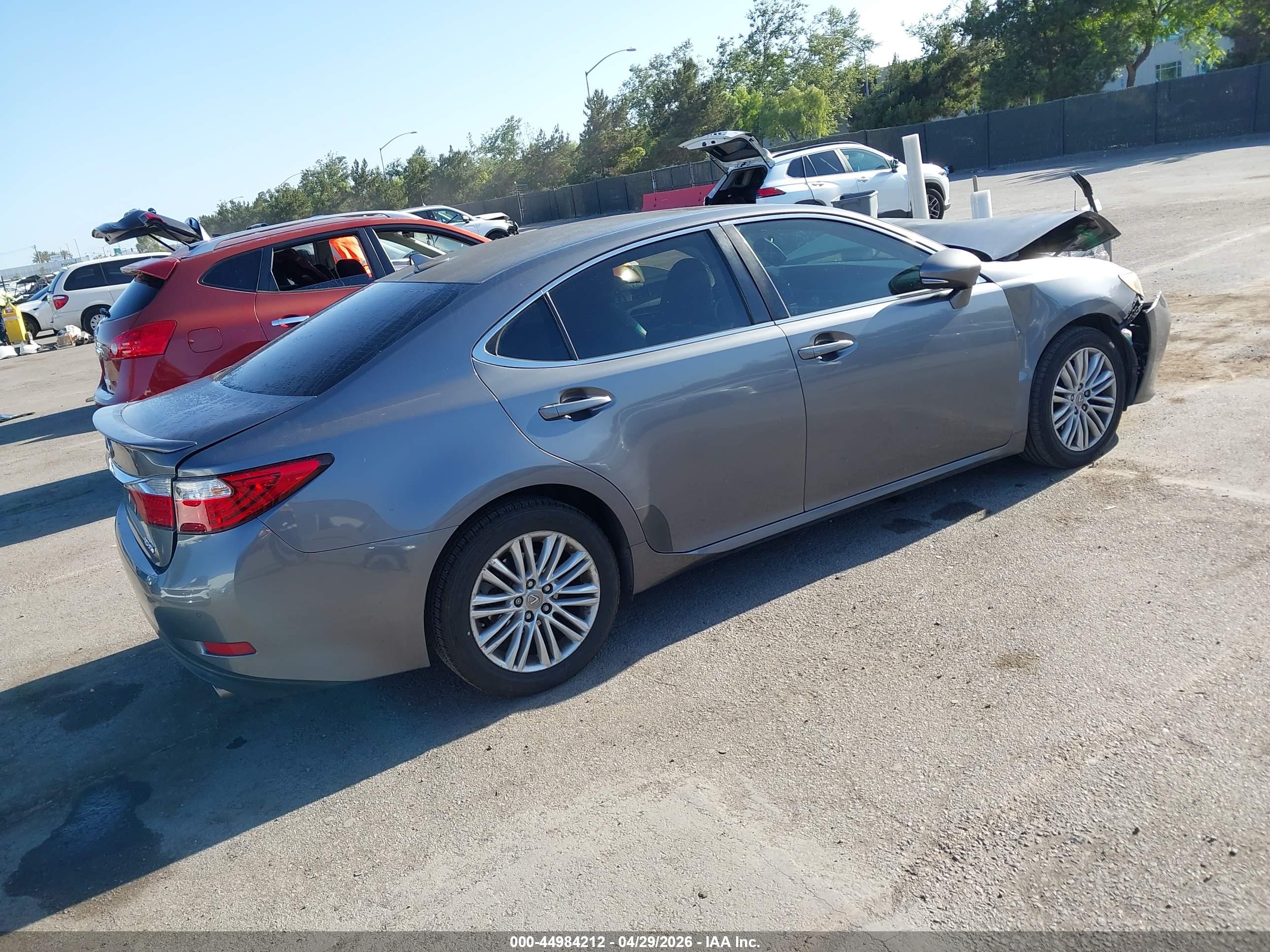 LEXUS ES image 4