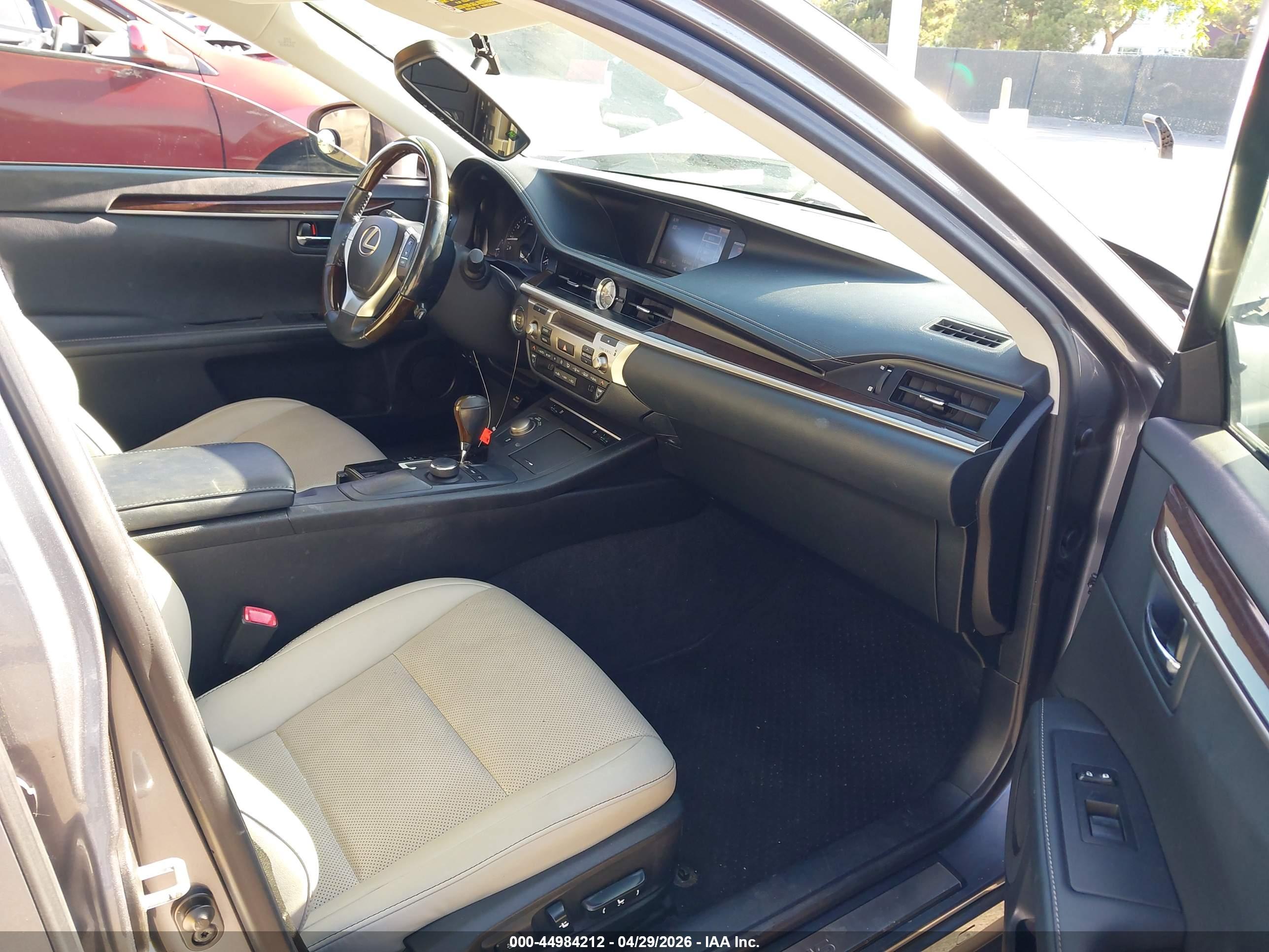 LEXUS ES image 5