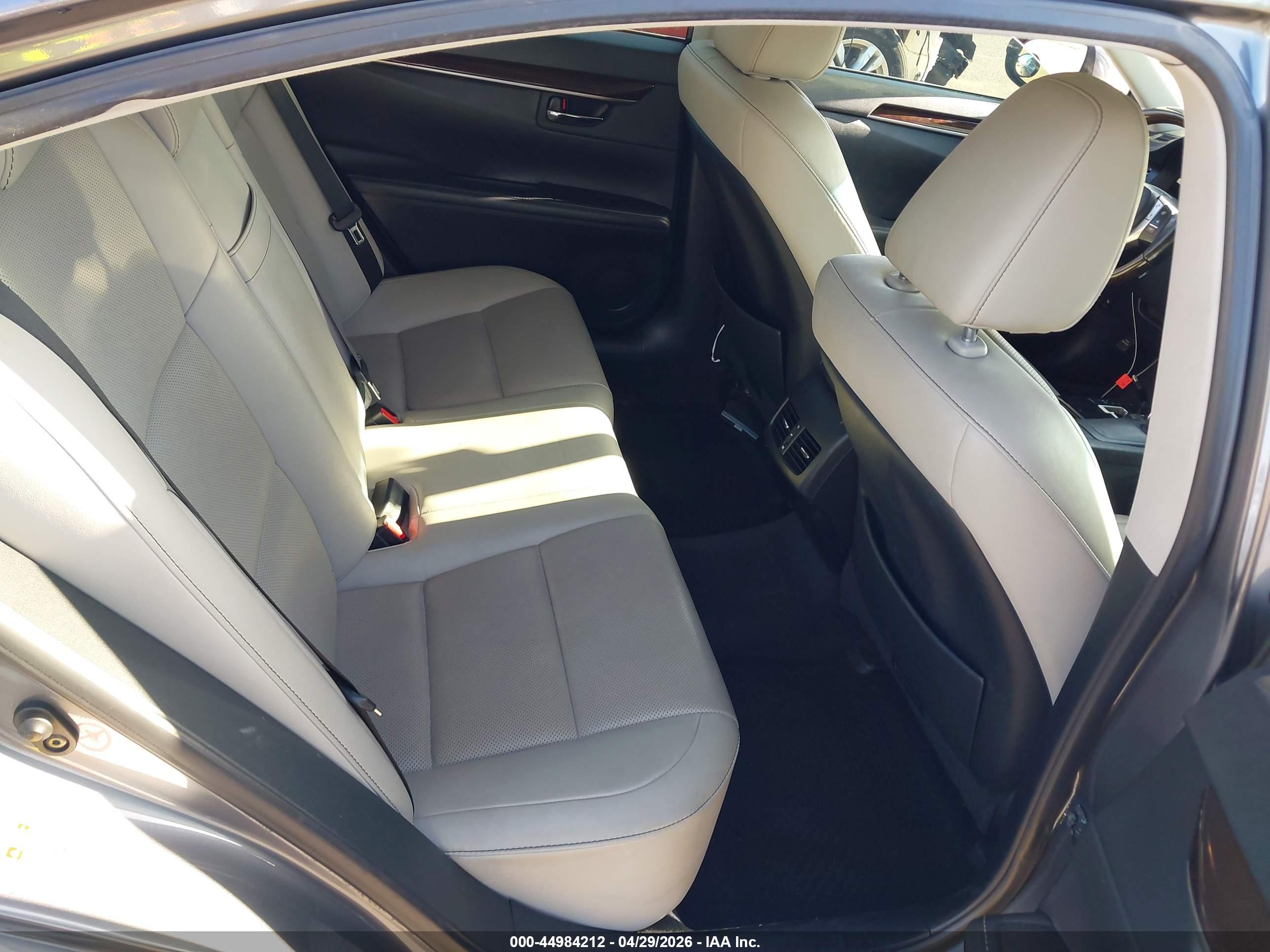 LEXUS ES image 8