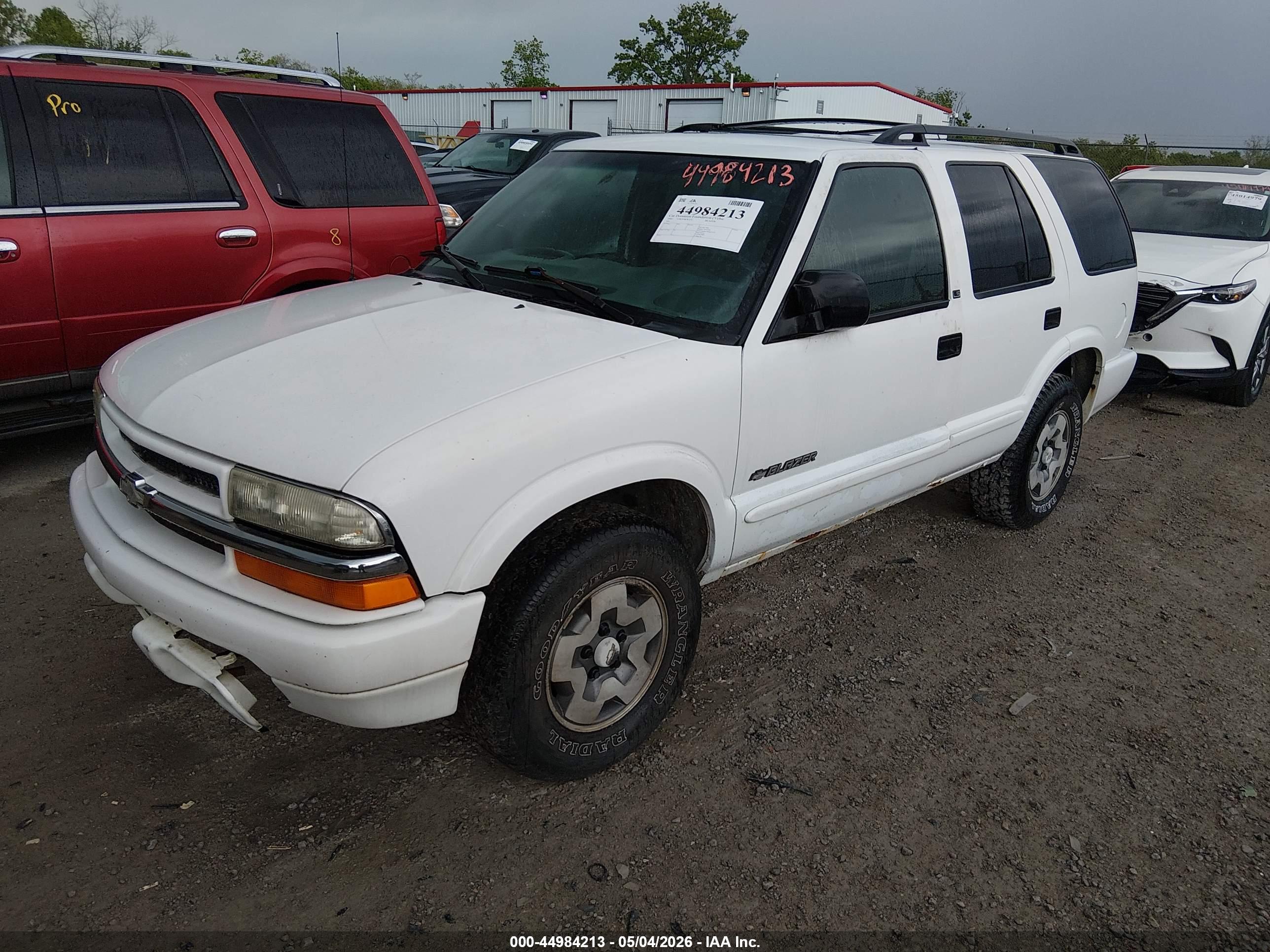 CHEVROLET BLAZER image 2