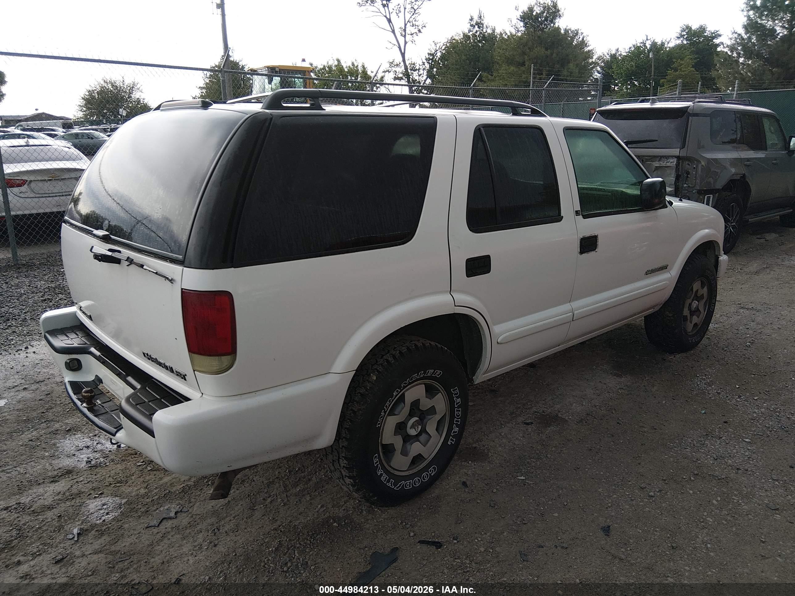 CHEVROLET BLAZER image 4