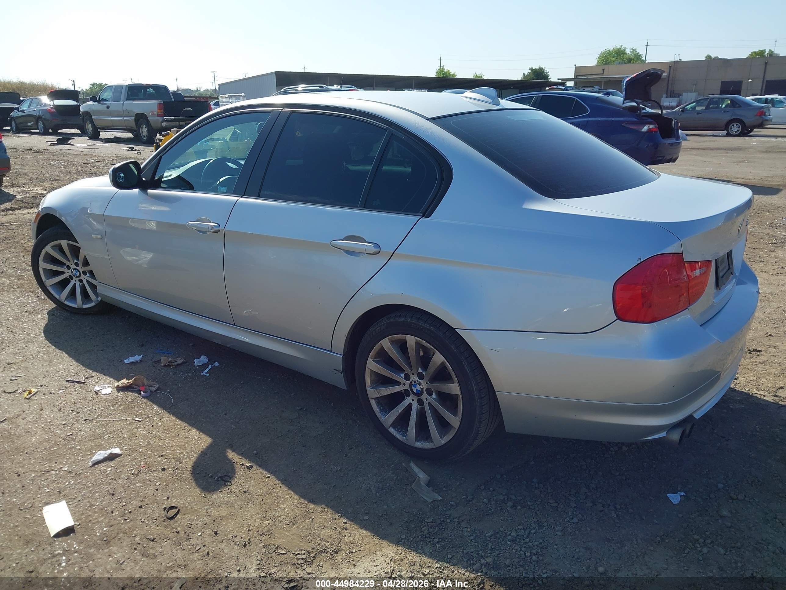 BMW 328I image 3