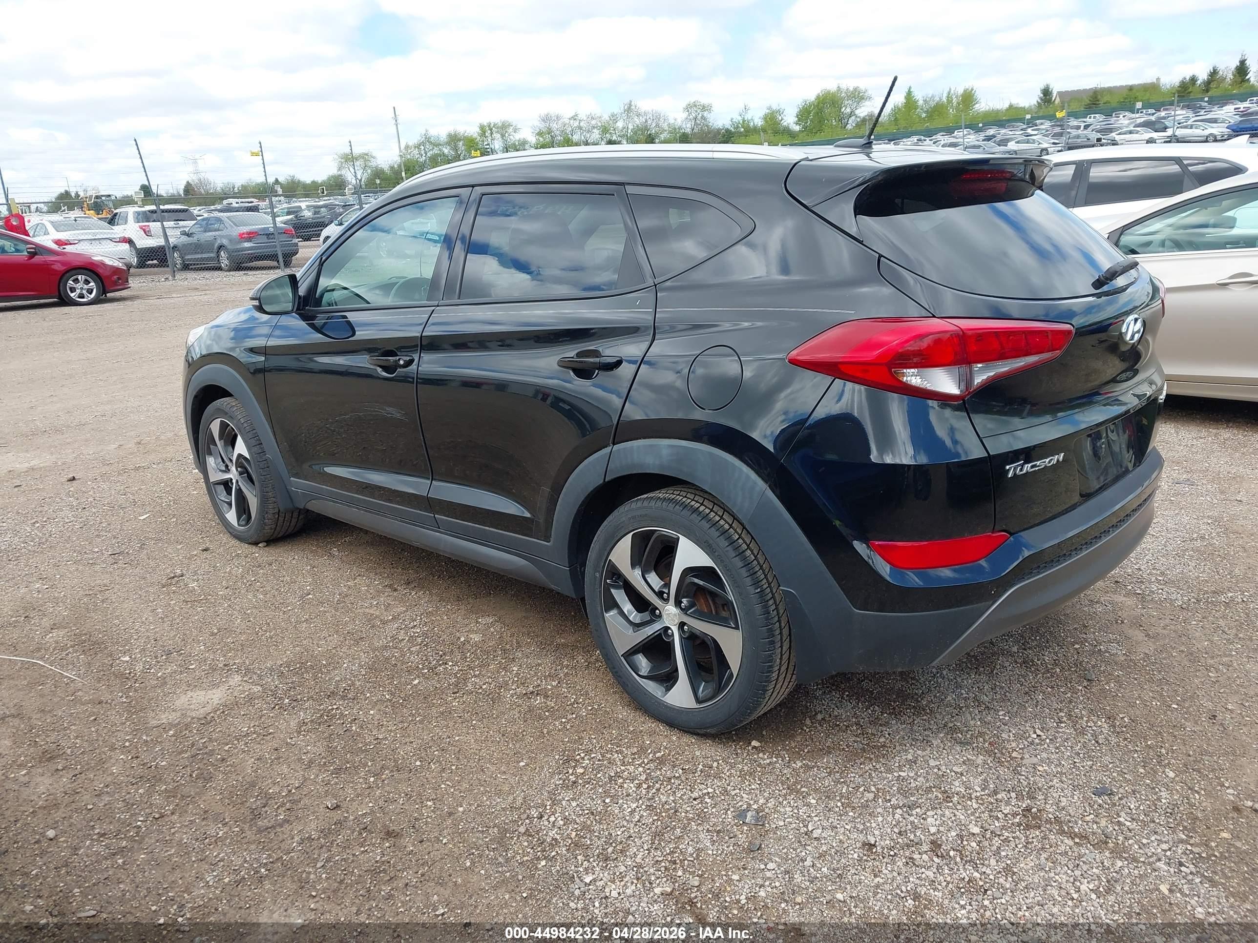 HYUNDAI TUCSON image 3