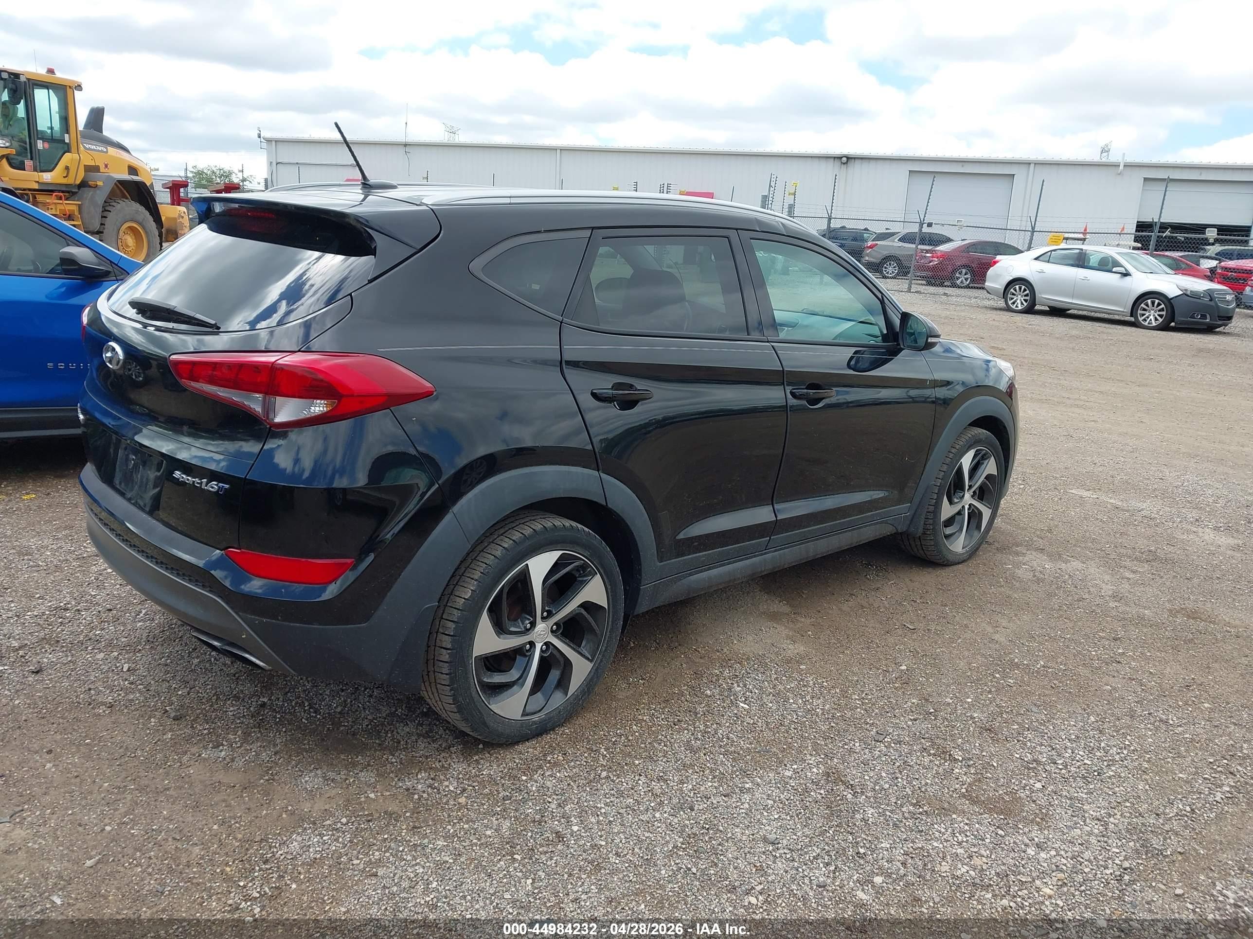 HYUNDAI TUCSON image 4