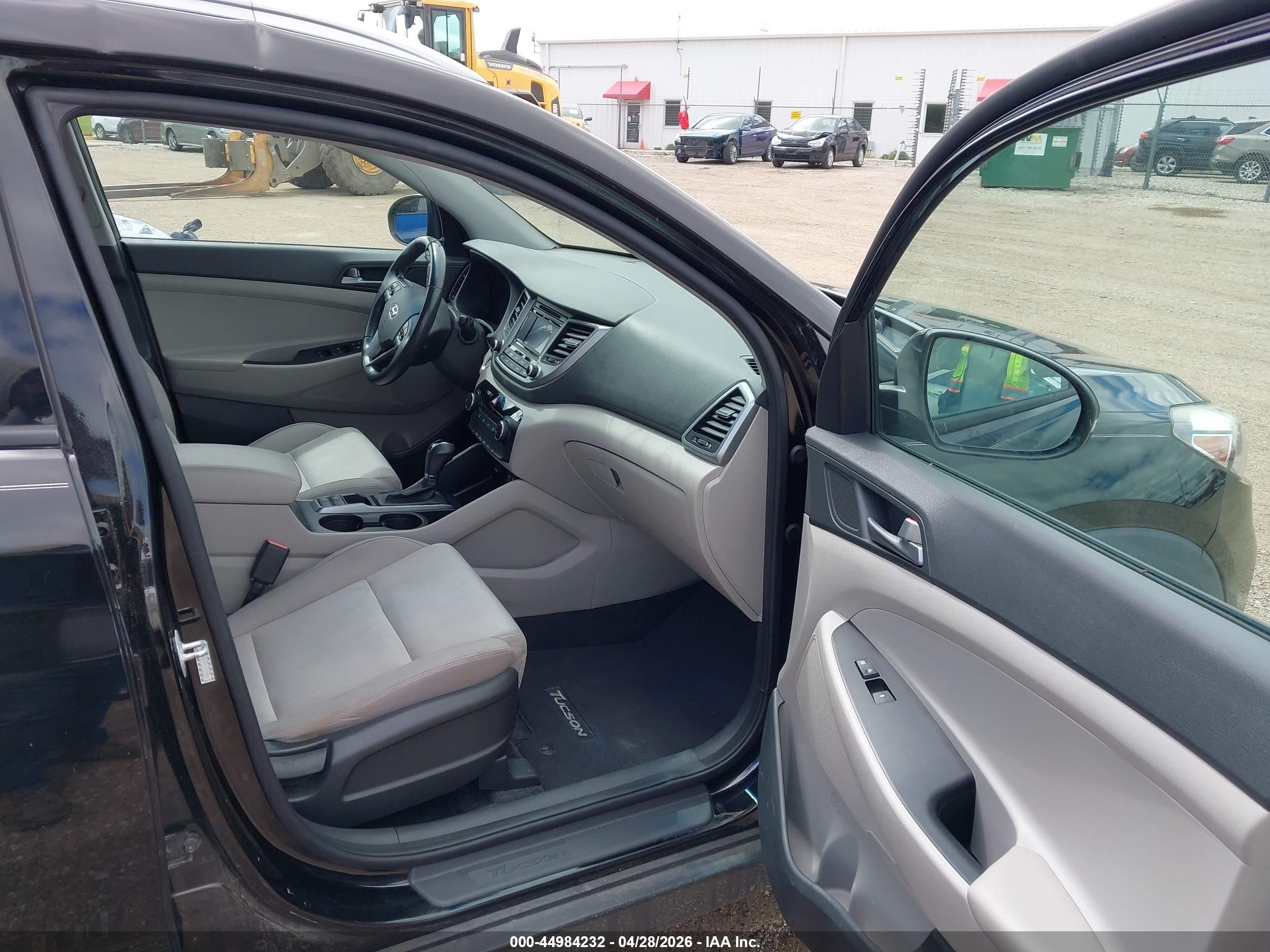 HYUNDAI TUCSON image 5
