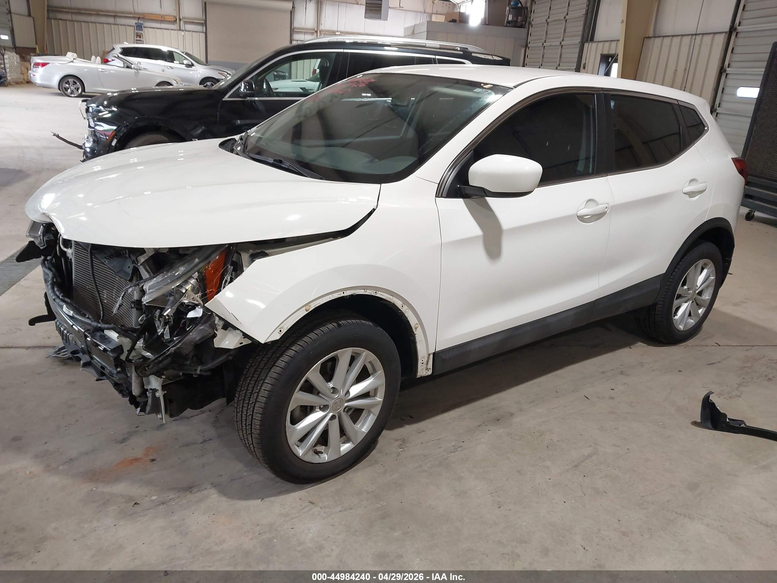 NISSAN ROGUE image 2