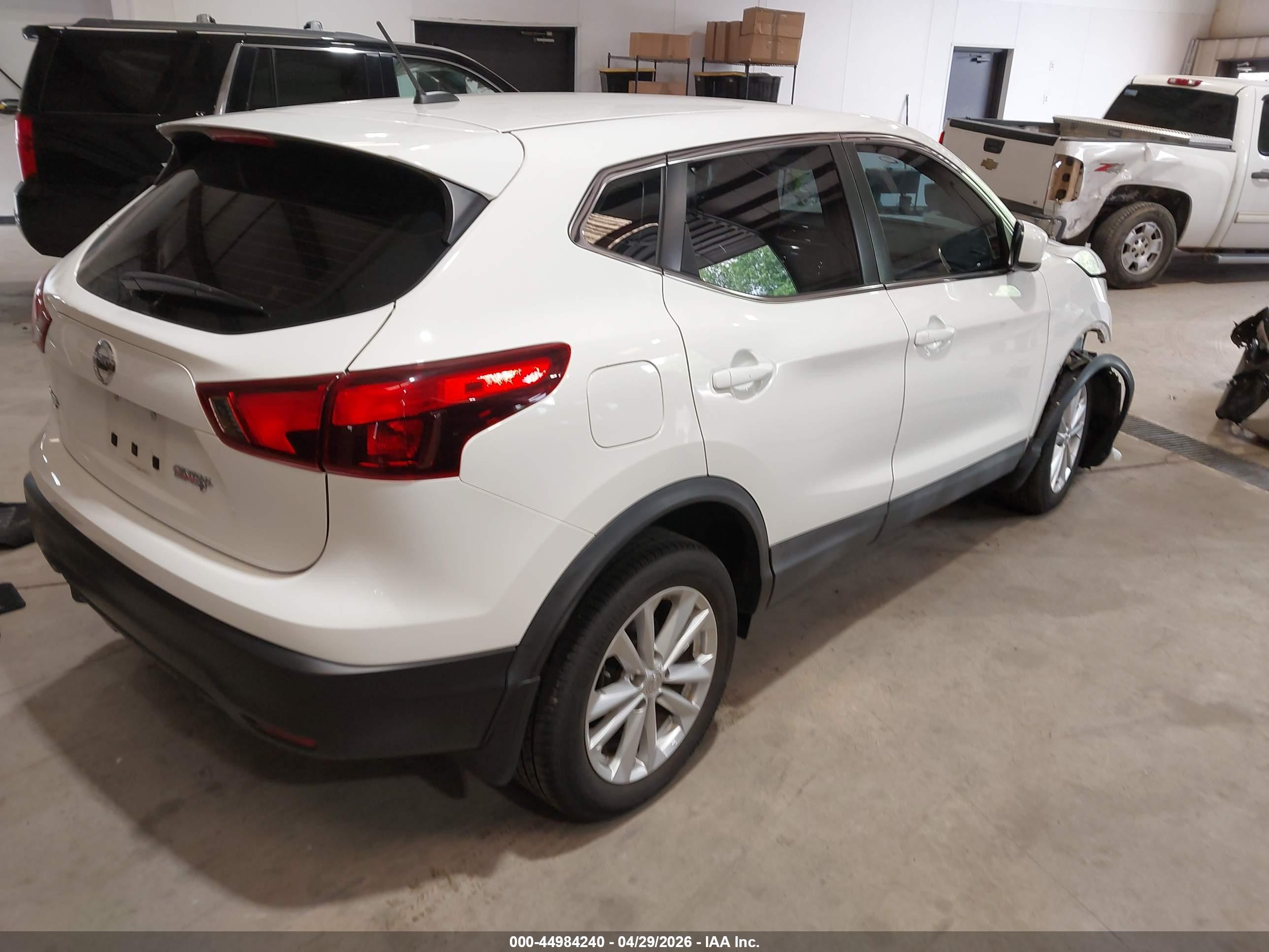 NISSAN ROGUE image 4