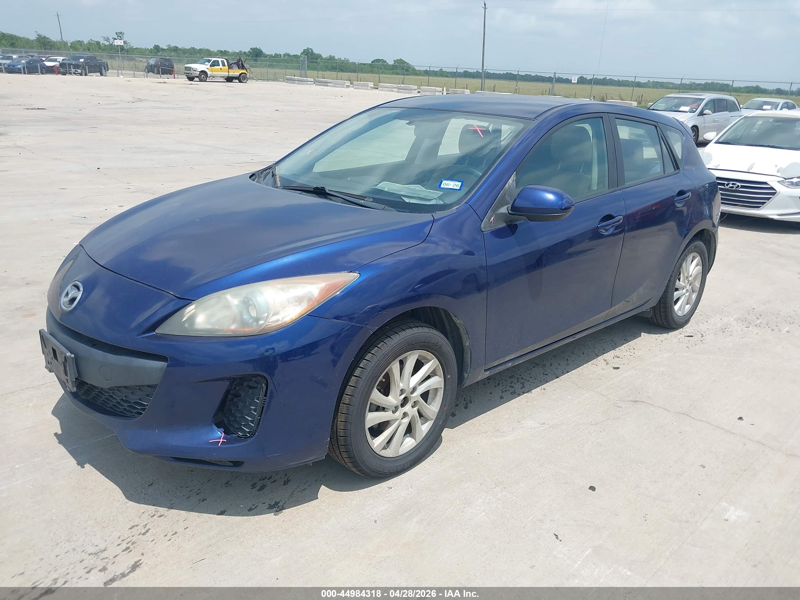 MAZDA MAZDA3 image 2