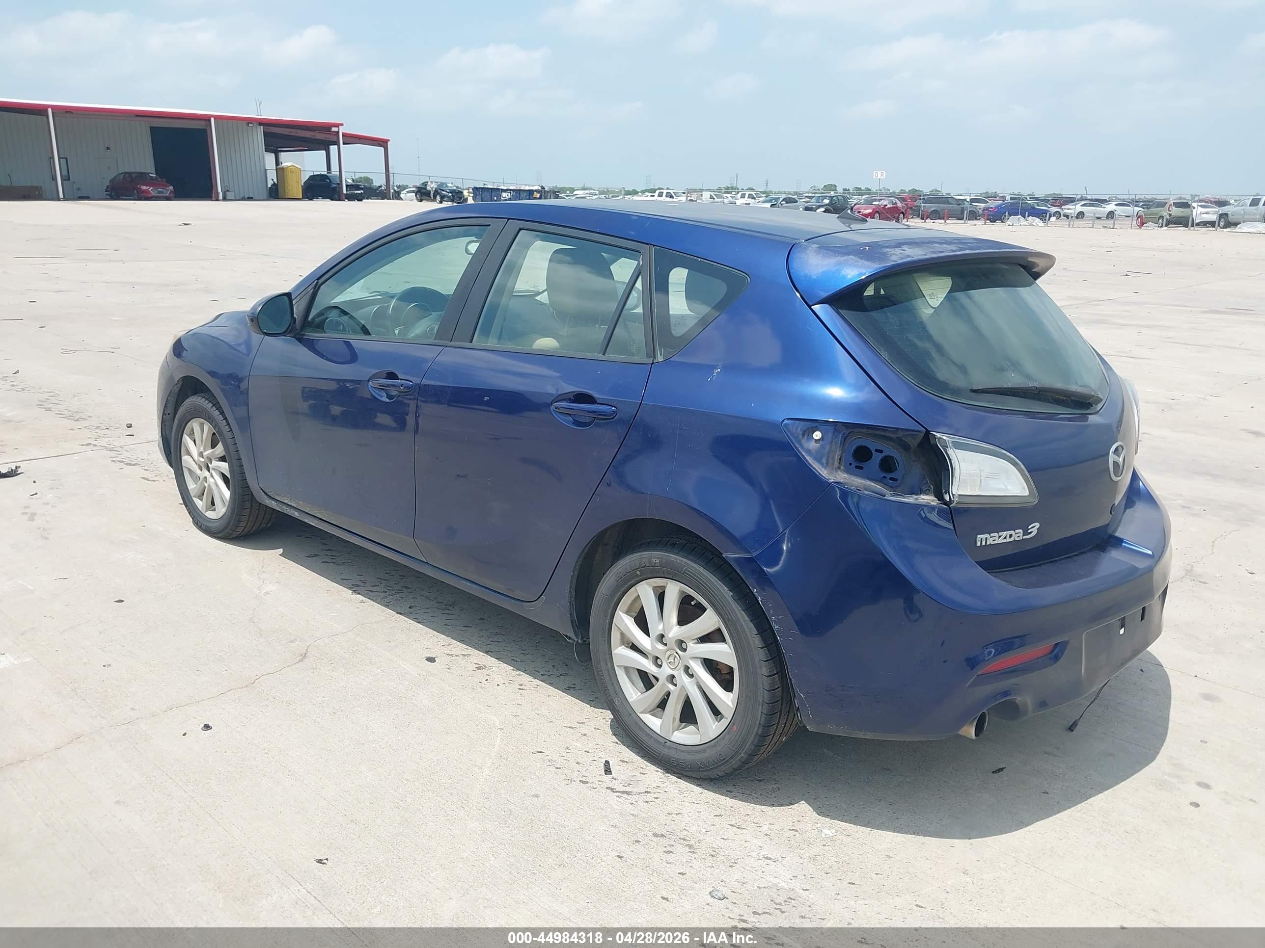 MAZDA MAZDA3 image 3