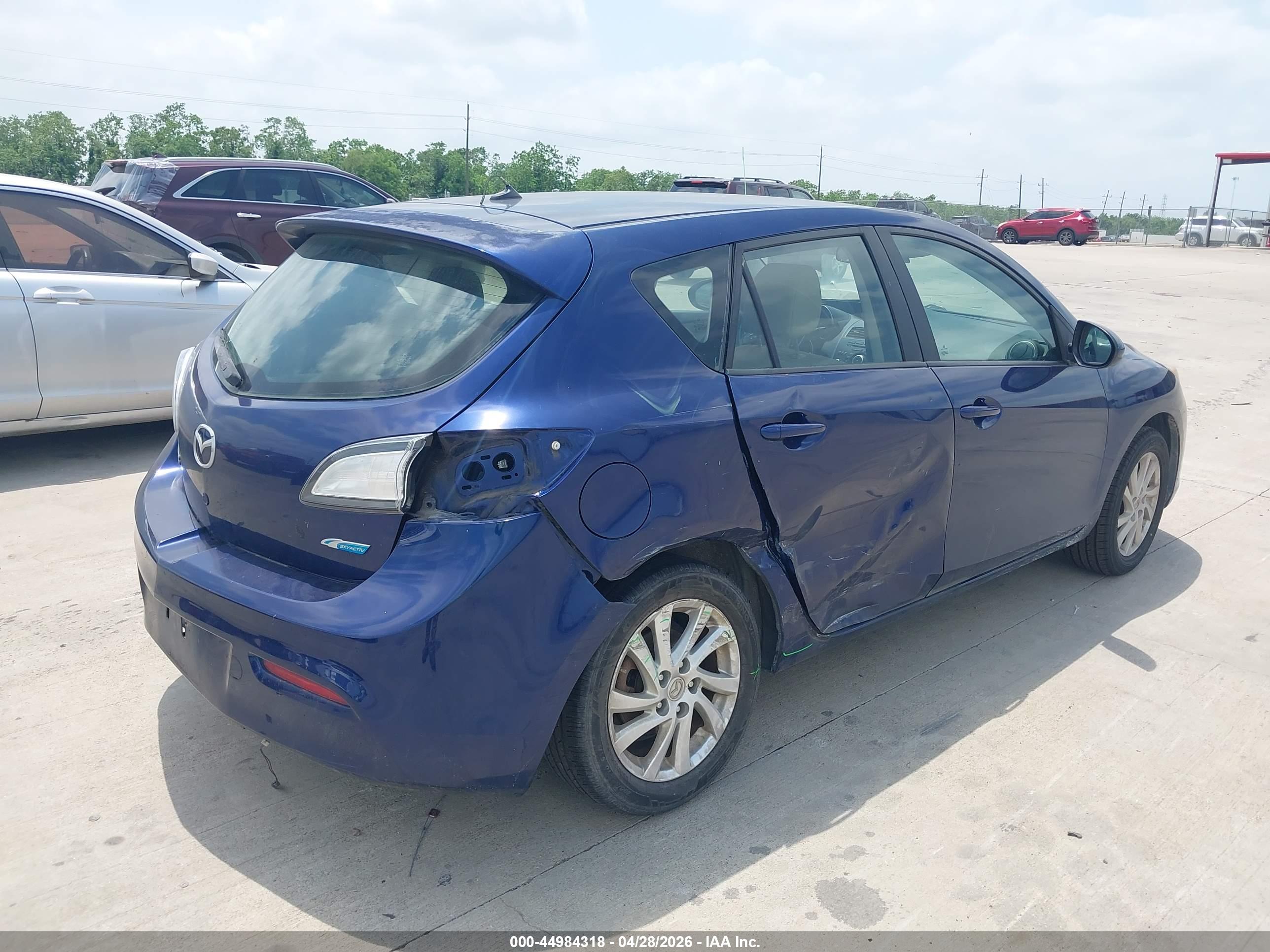 MAZDA MAZDA3 image 4