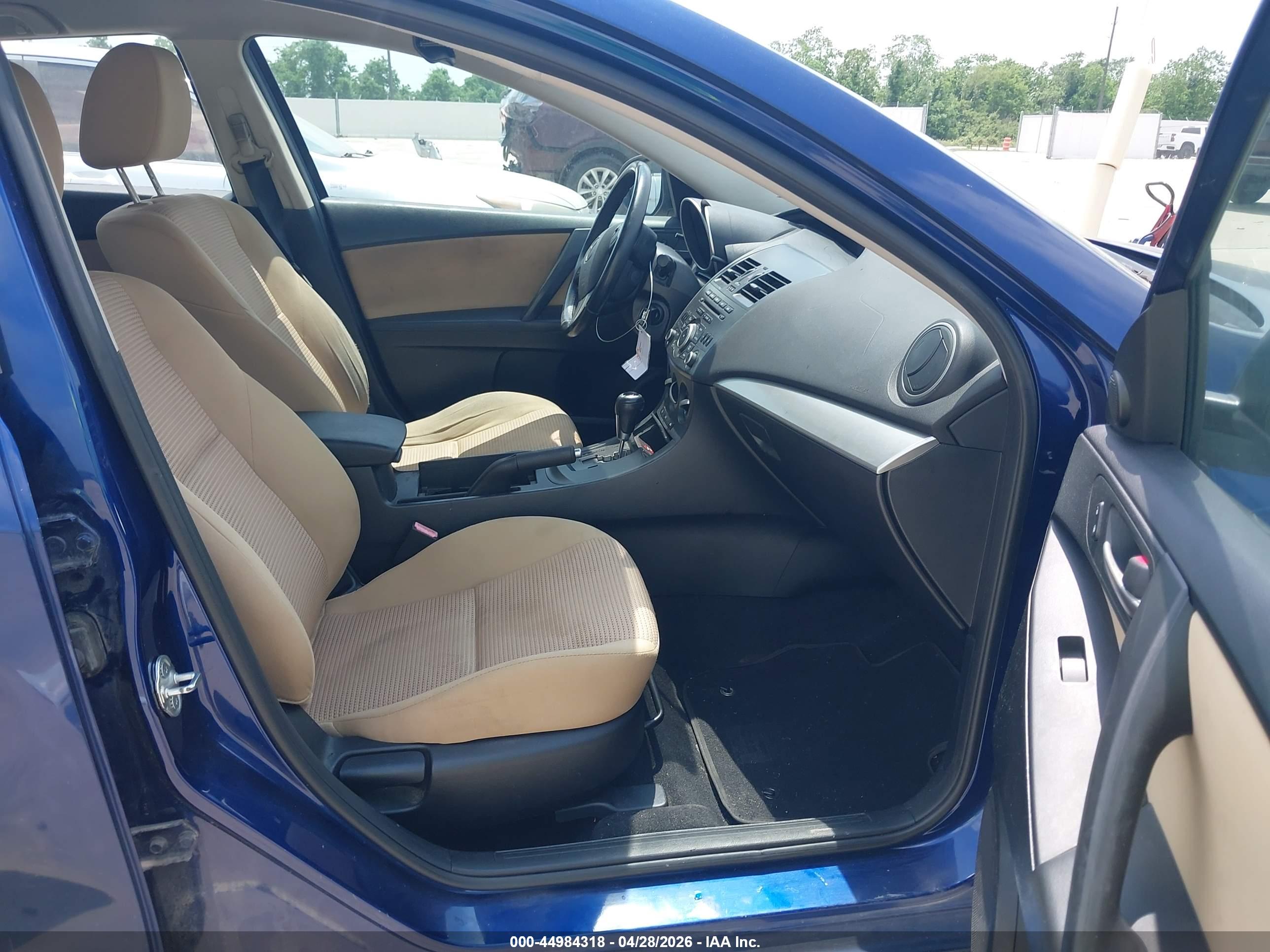 MAZDA MAZDA3 image 5