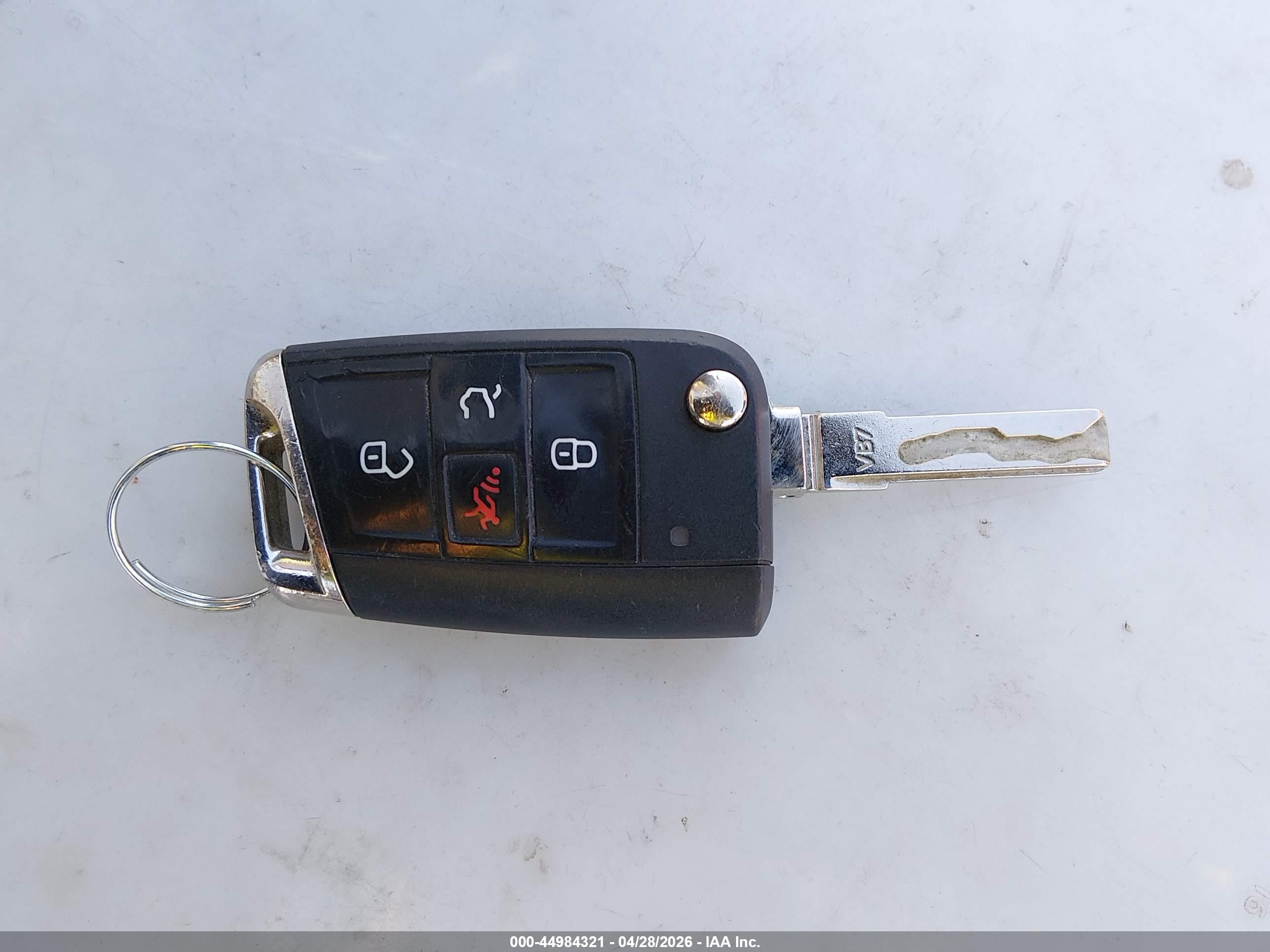 VOLKSWAGEN E-GOLF image 11