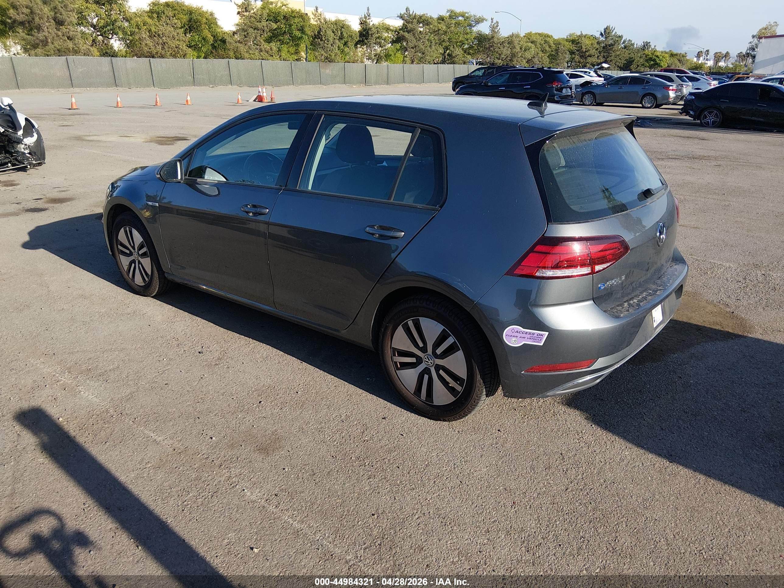 VOLKSWAGEN E-GOLF image 3