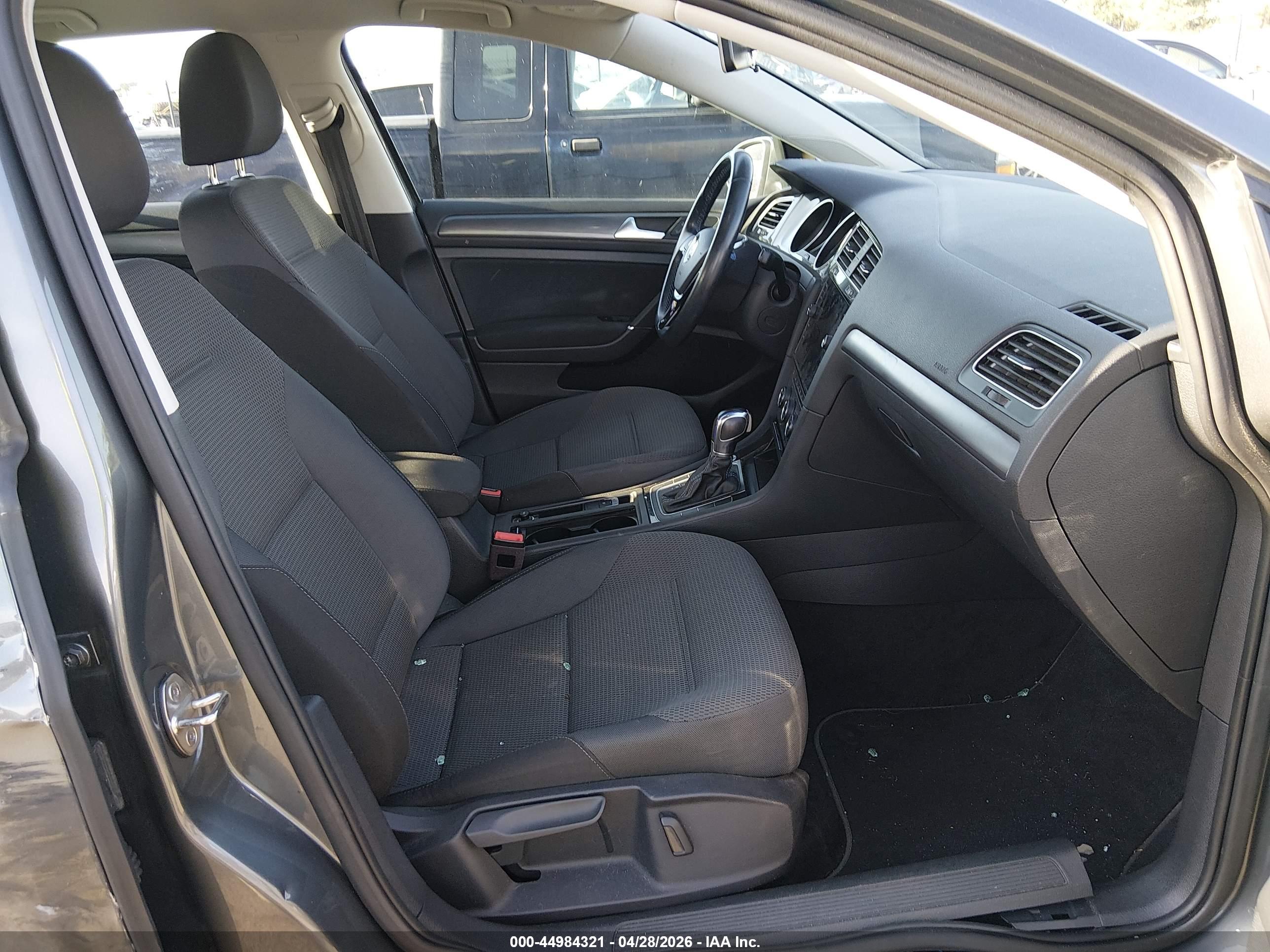 VOLKSWAGEN E-GOLF image 5