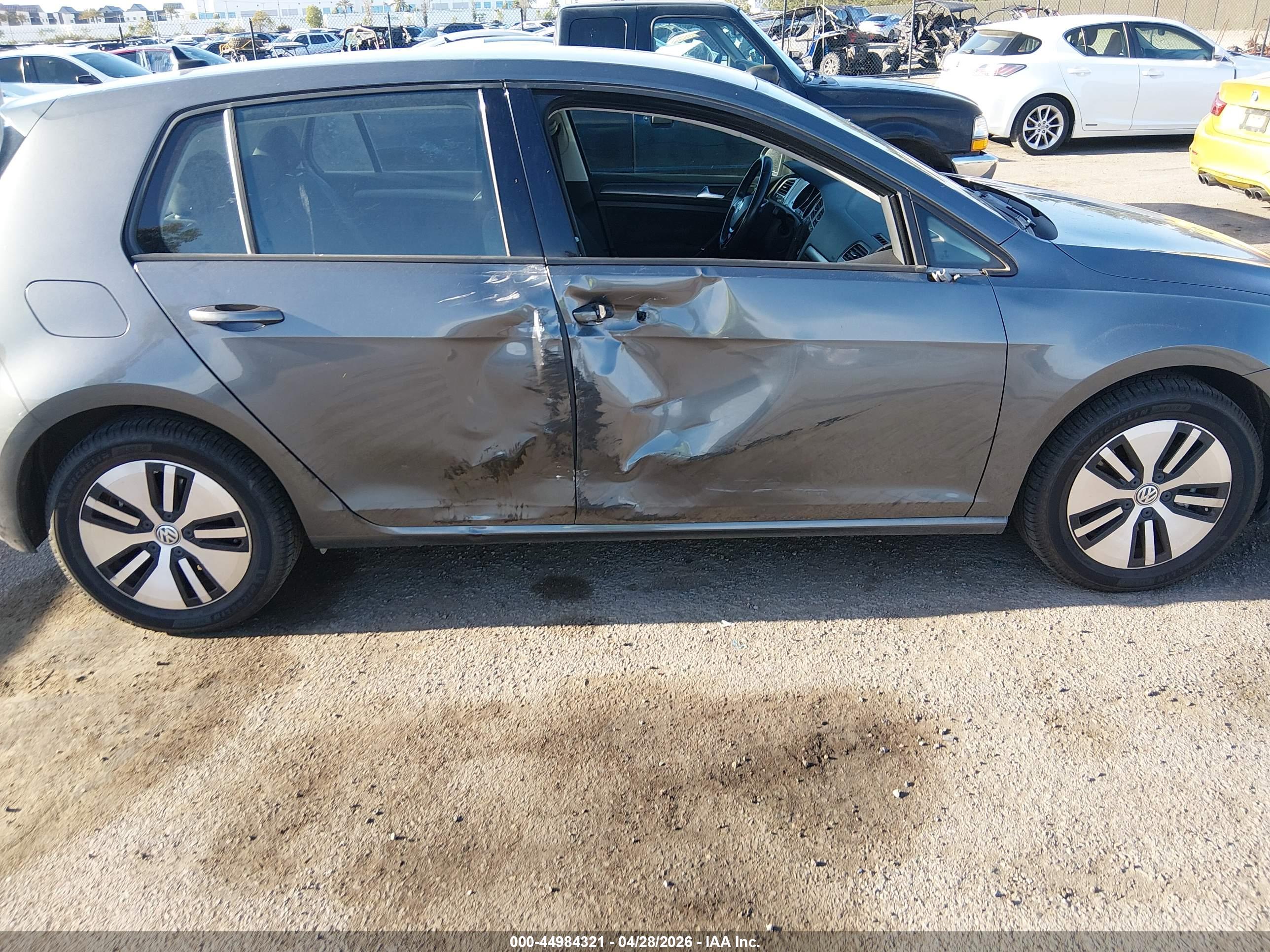 VOLKSWAGEN E-GOLF image 6