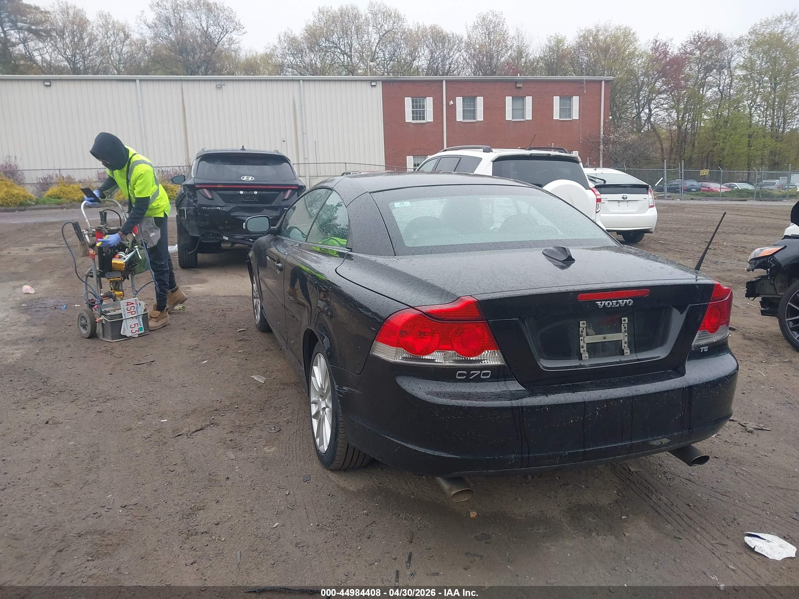 VOLVO C70 image 3