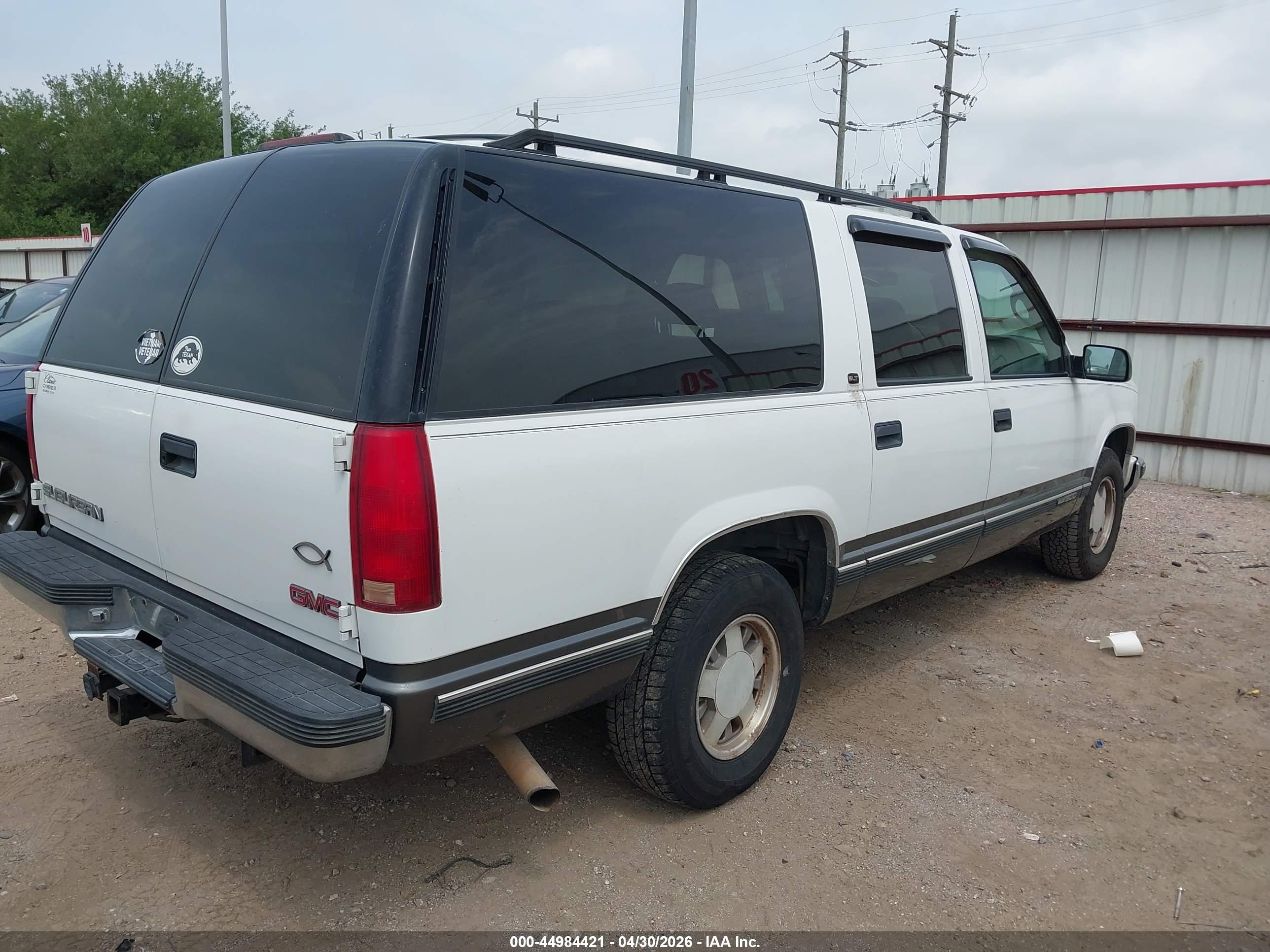 GMC SUBURBAN image 4