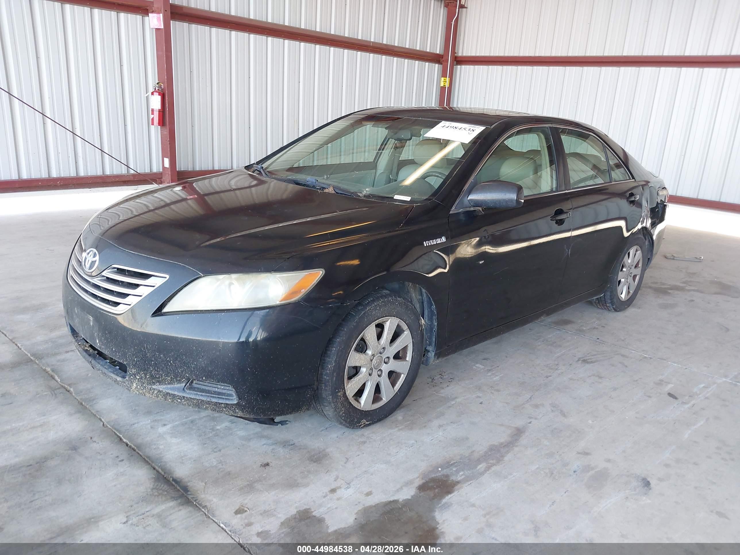 TOYOTA CAMRY image 2