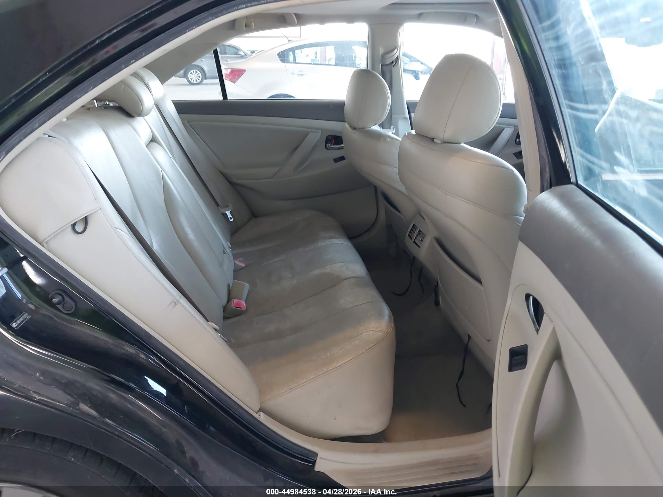 TOYOTA CAMRY image 8