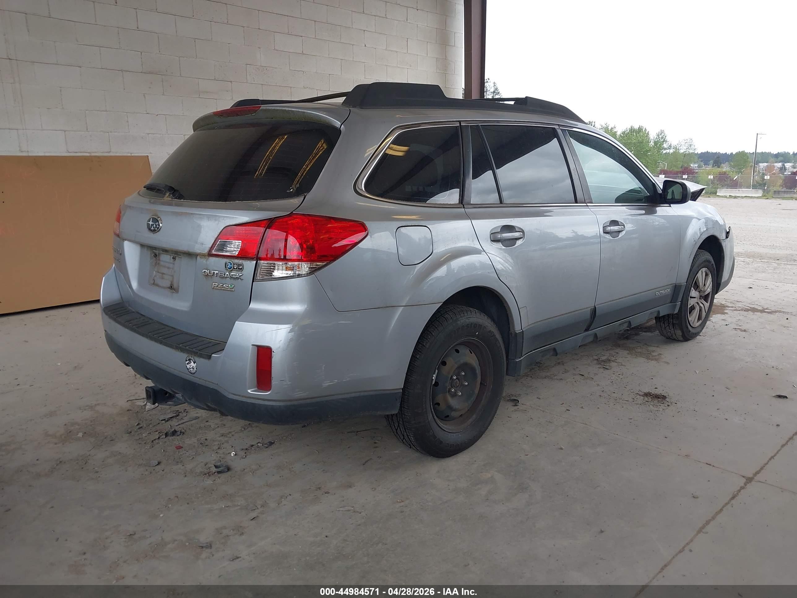 SUBARU OUTBACK image 4
