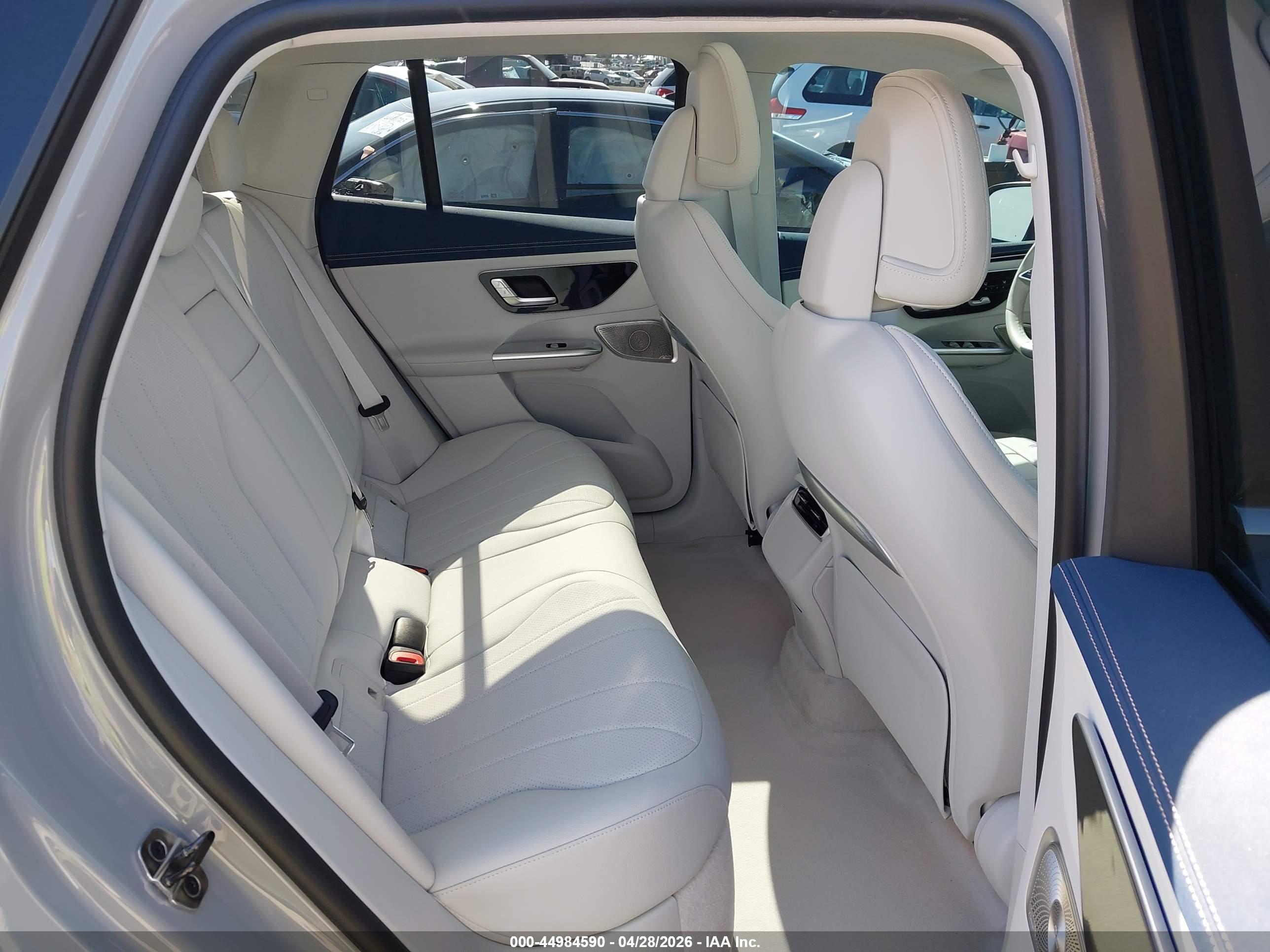 MERCEDES-BENZ EQE image 8