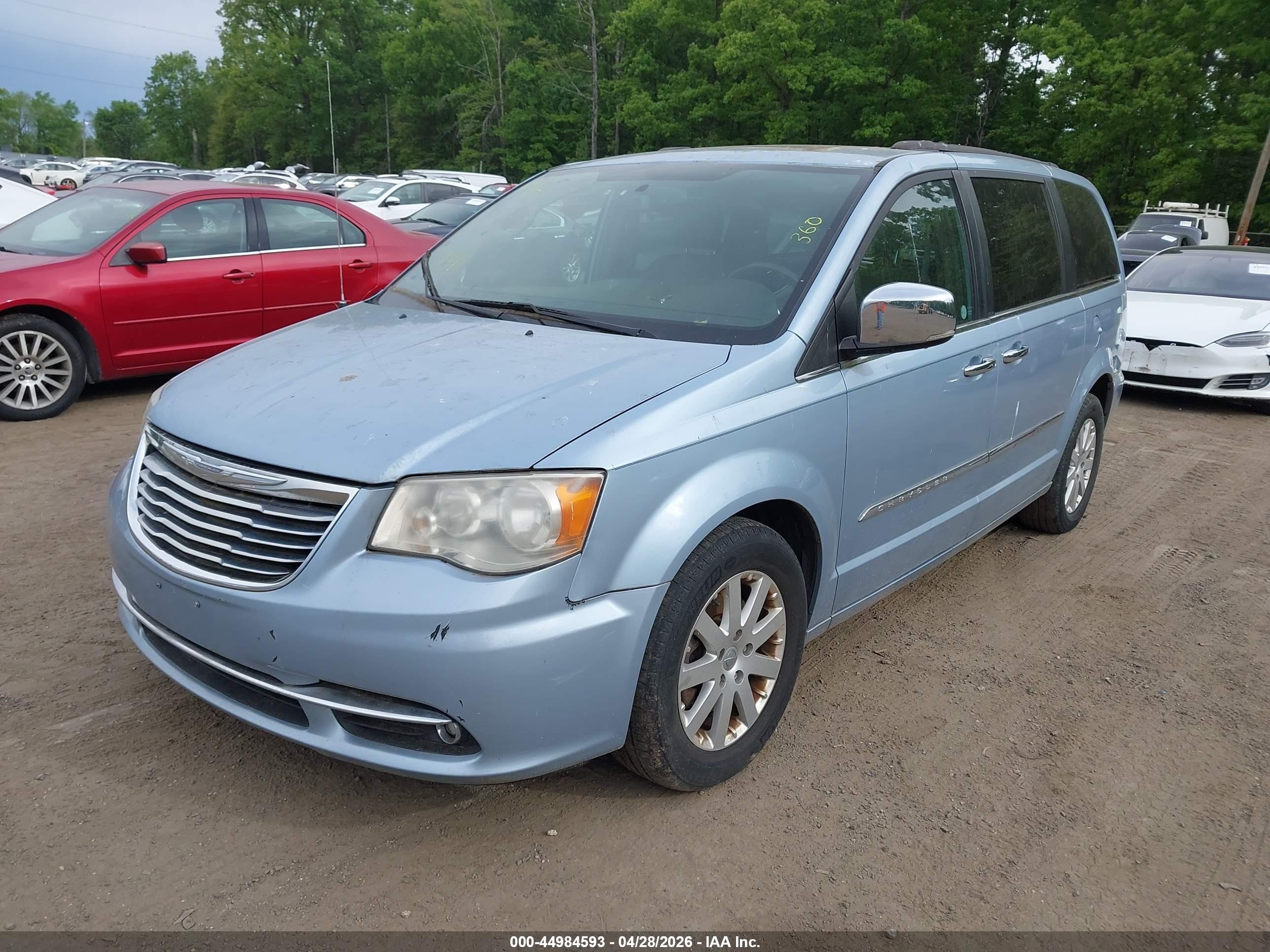 CHRYSLER TOWN image 2
