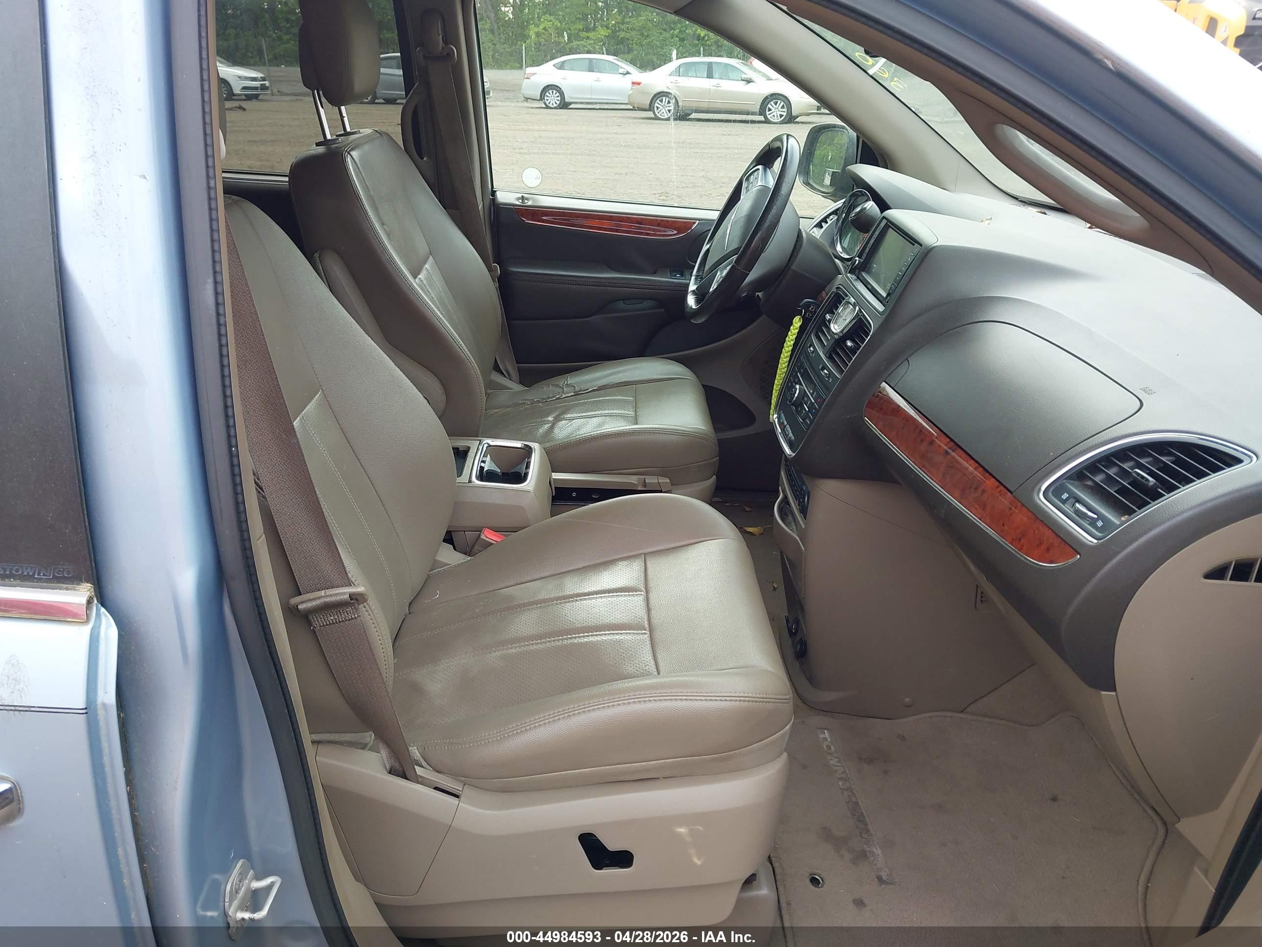 CHRYSLER TOWN image 5