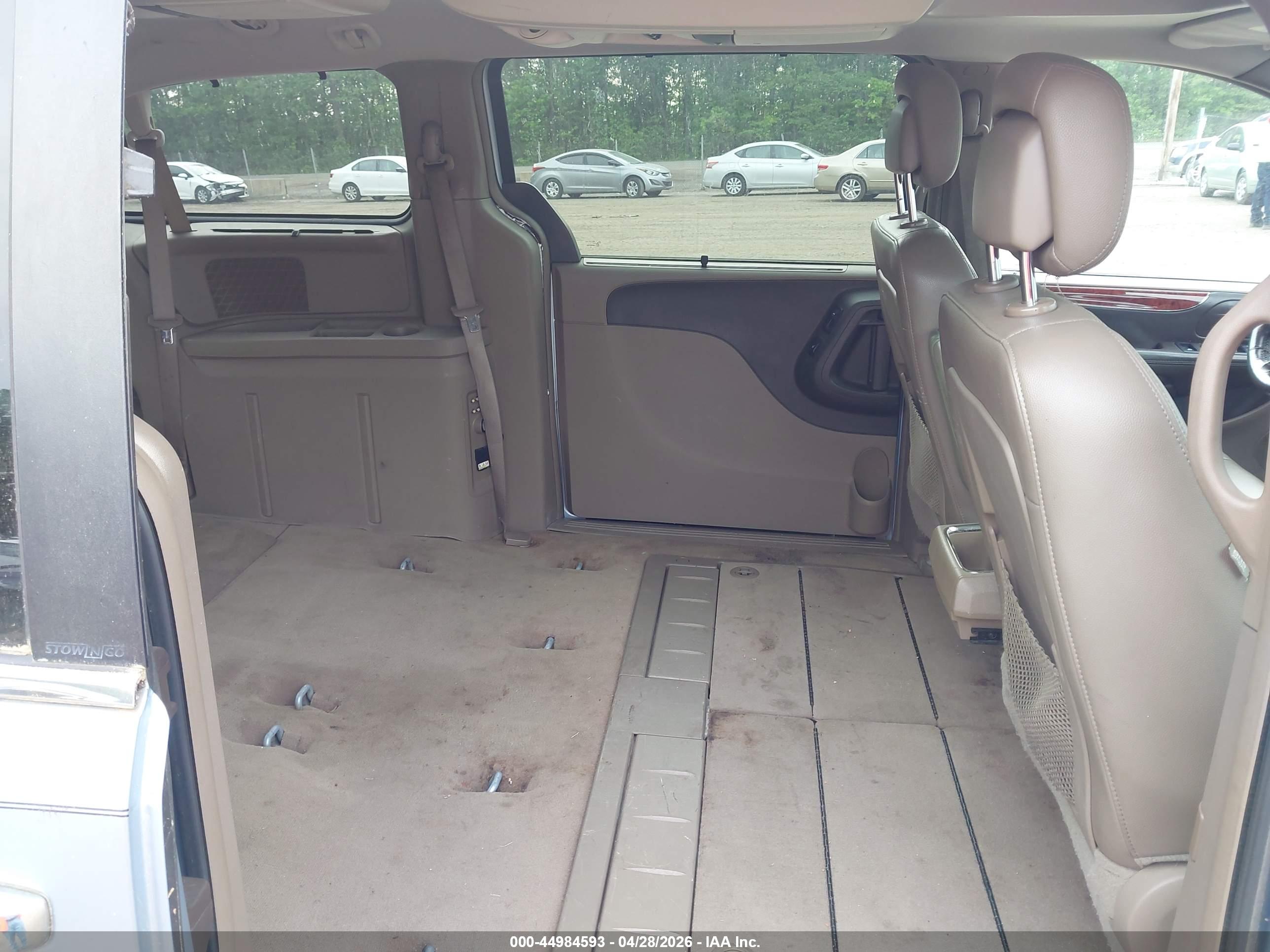 CHRYSLER TOWN image 8