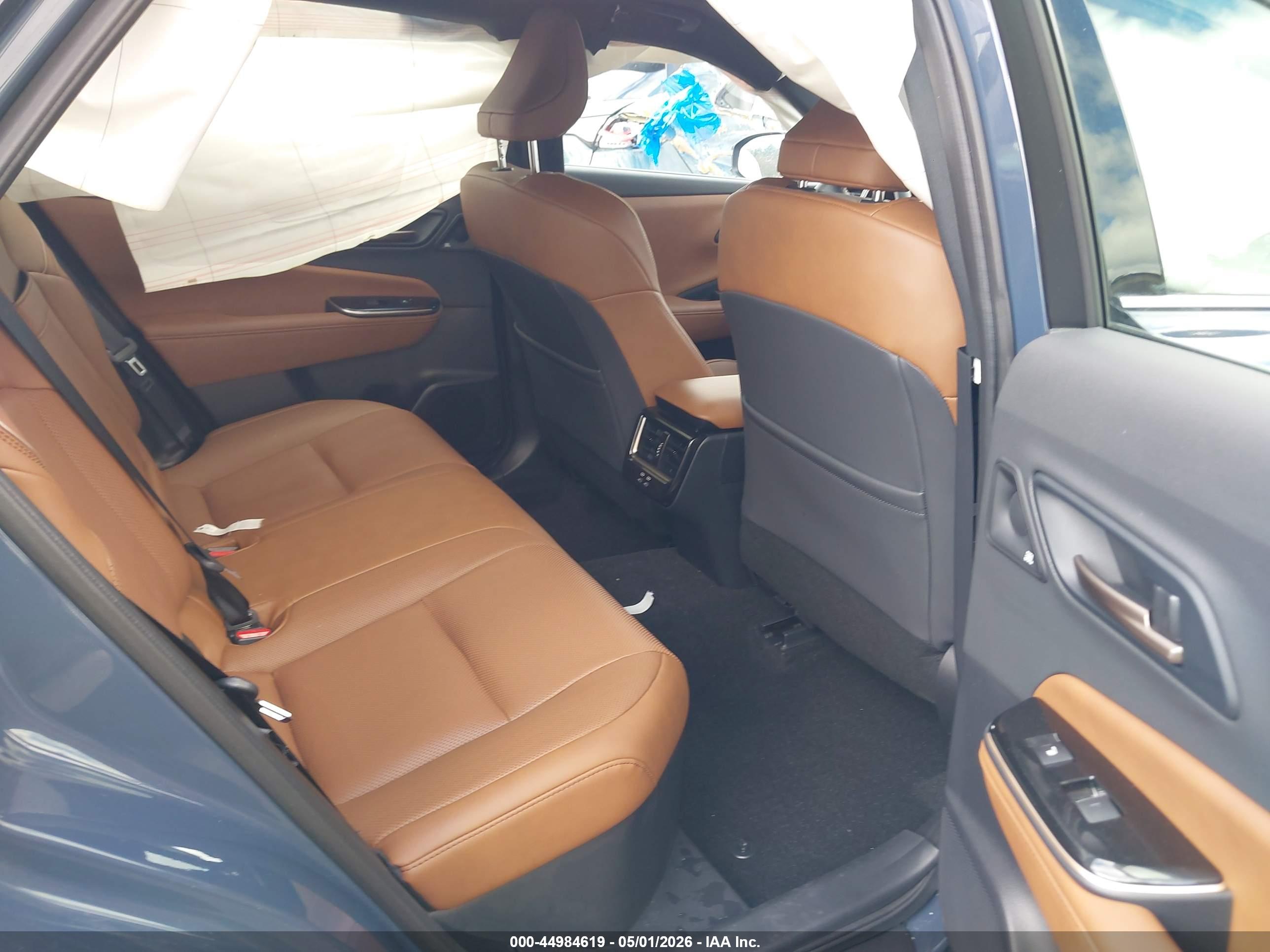 TOYOTA CROWN image 8