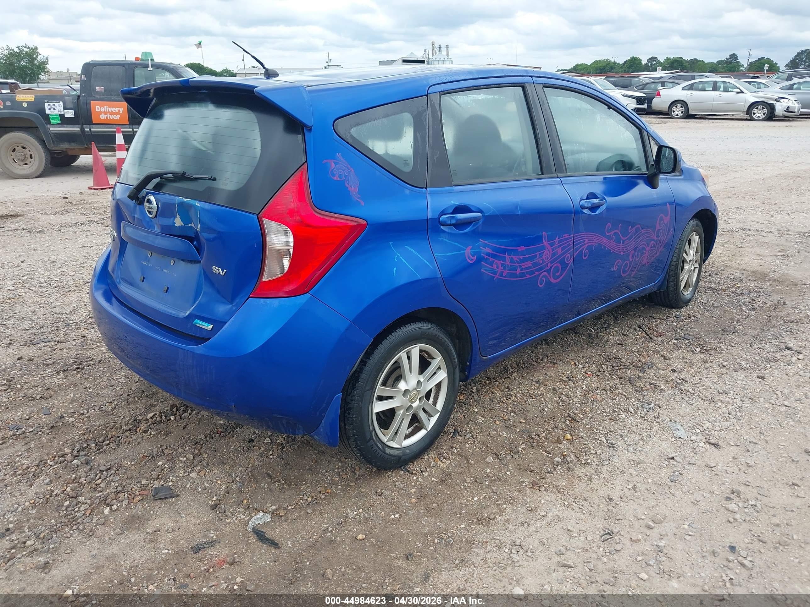 NISSAN VERSA image 4