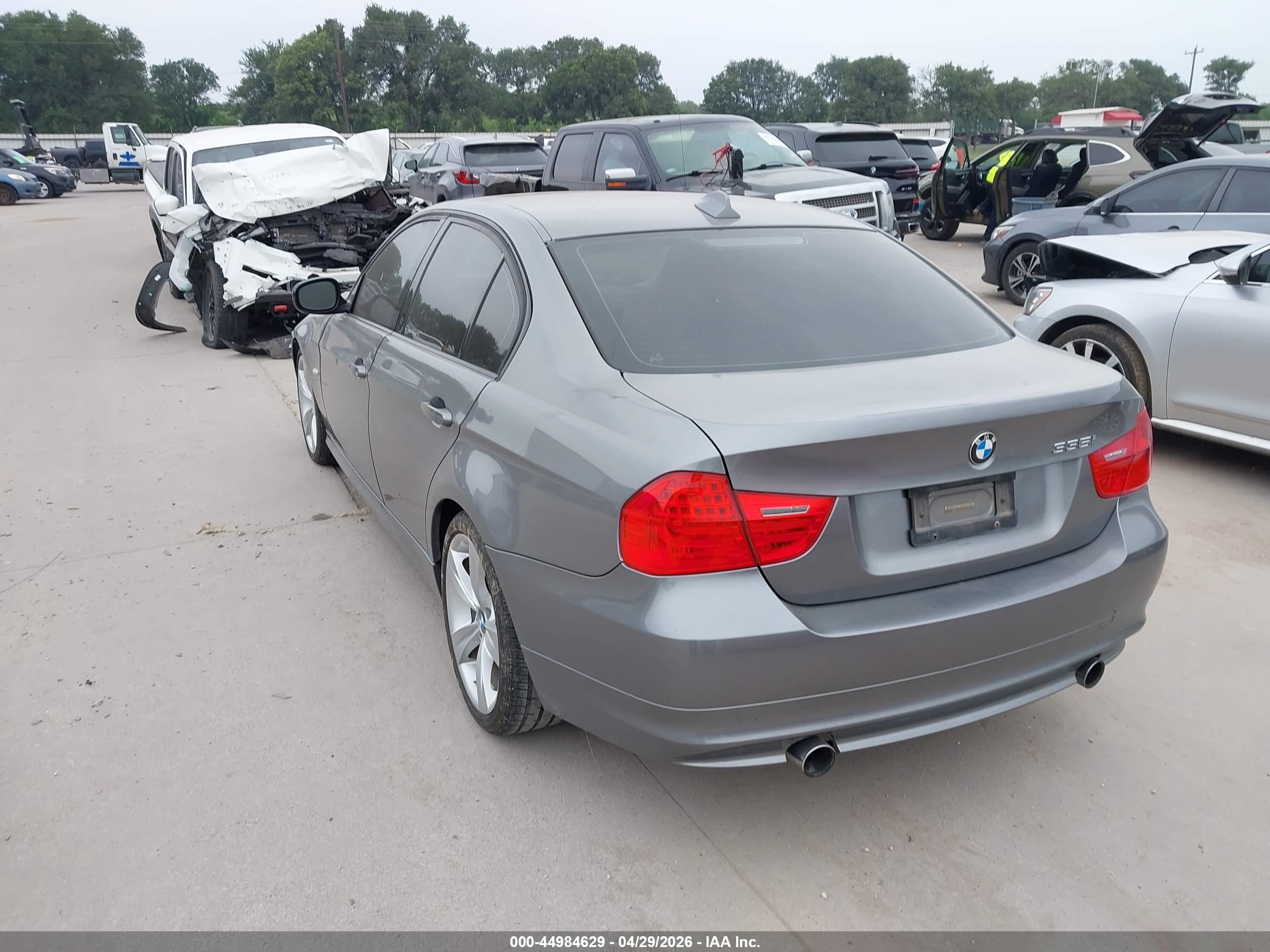 BMW 335I image 3
