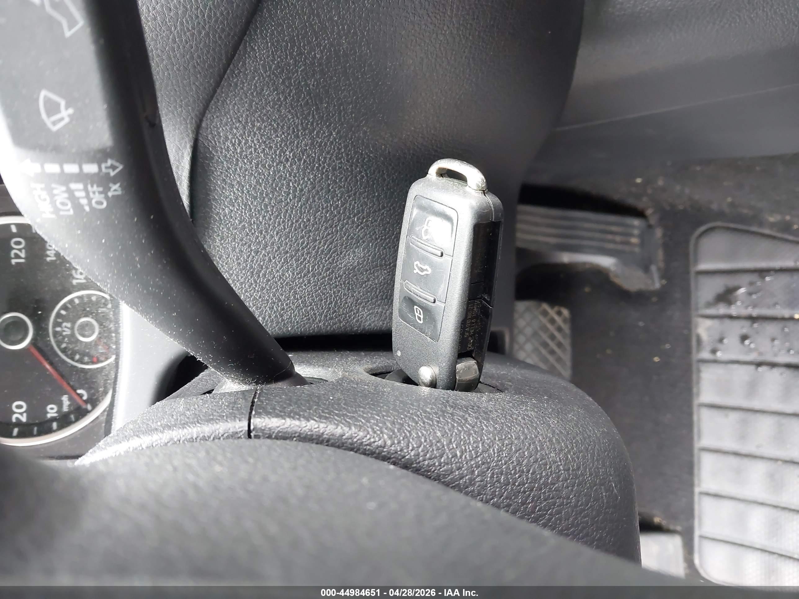 VOLKSWAGEN TIGUAN image 11